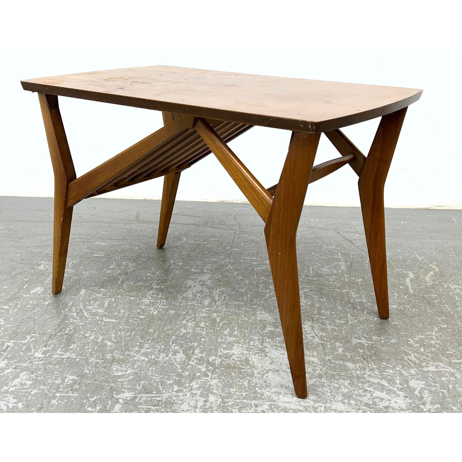 Mersman Mid Century Modern American Side / End Table. Ponti inspired. (1 of 10)