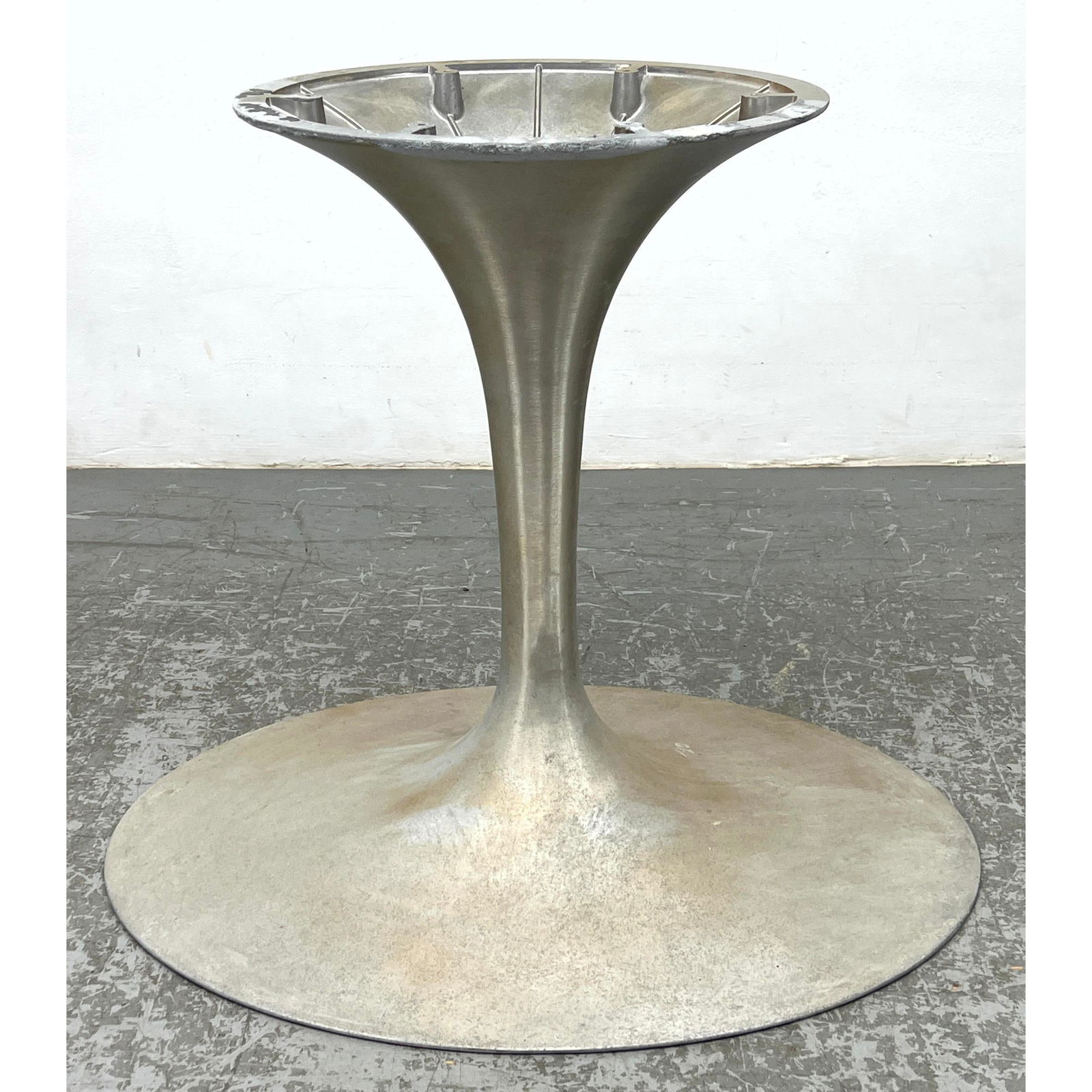 Knoll Studio signed. Cast aluminum EERO SAARINEN. Large size oval dining table base (1 of 11)