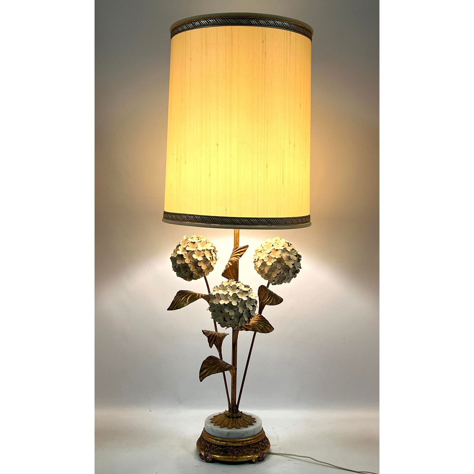 Italian Tole Ware Hydrangea Table Lamp. Painted and Gilt Metal Finish. (1 of 15)