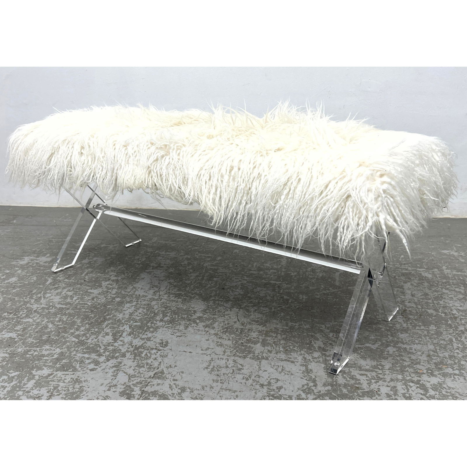 Acrylic base bench with shaggy upholstery. Contemporary (1 of 9)