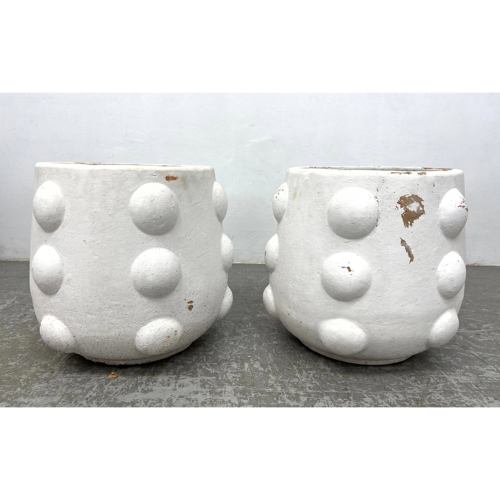 Pr. Terra-cotta bumpy garden planters. (1 of 11)