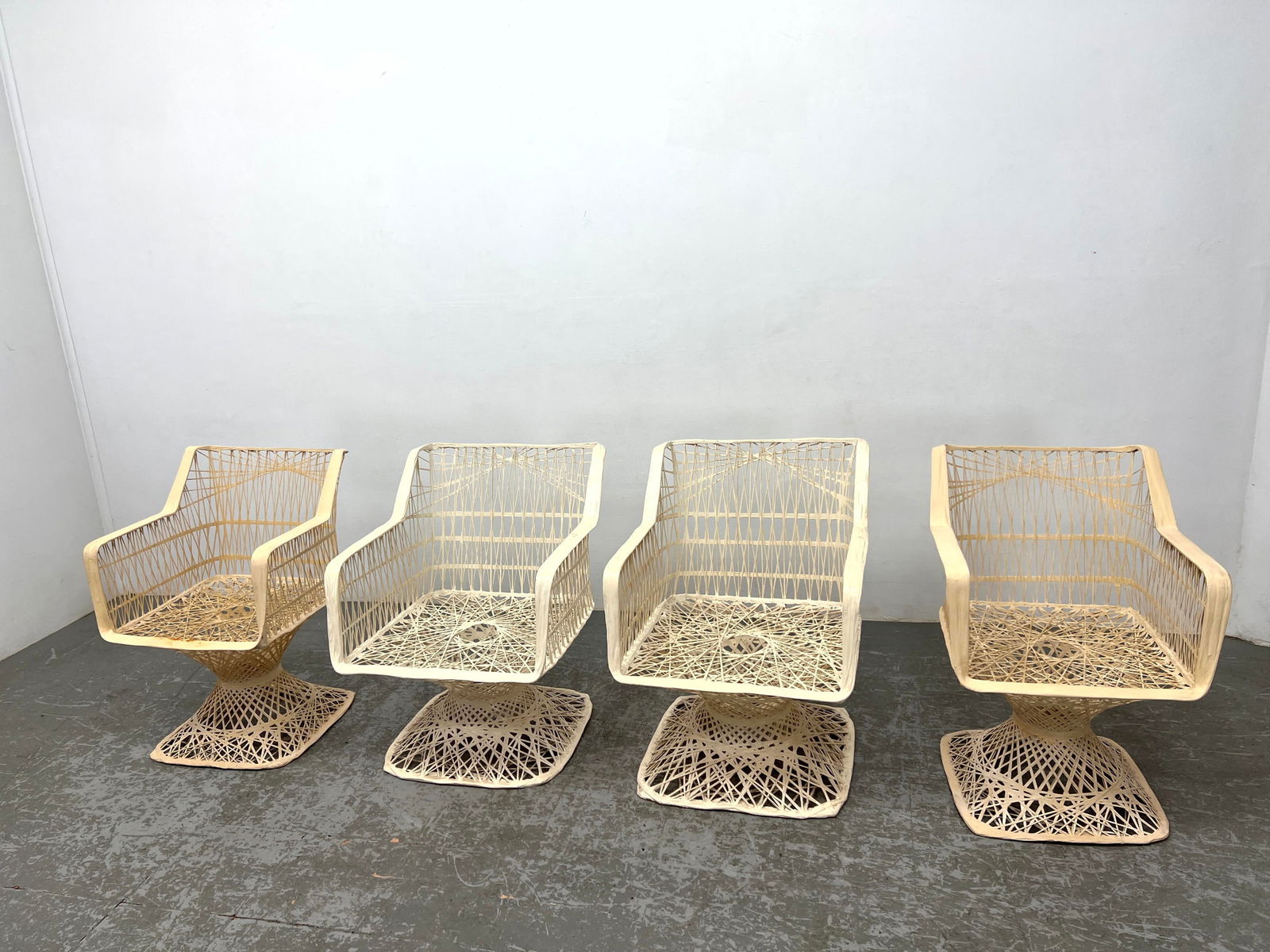 Set 4 Mid Century Modern Spun Fiberglass Arm Chairs. Russell Woodard Style. (1 of 13)