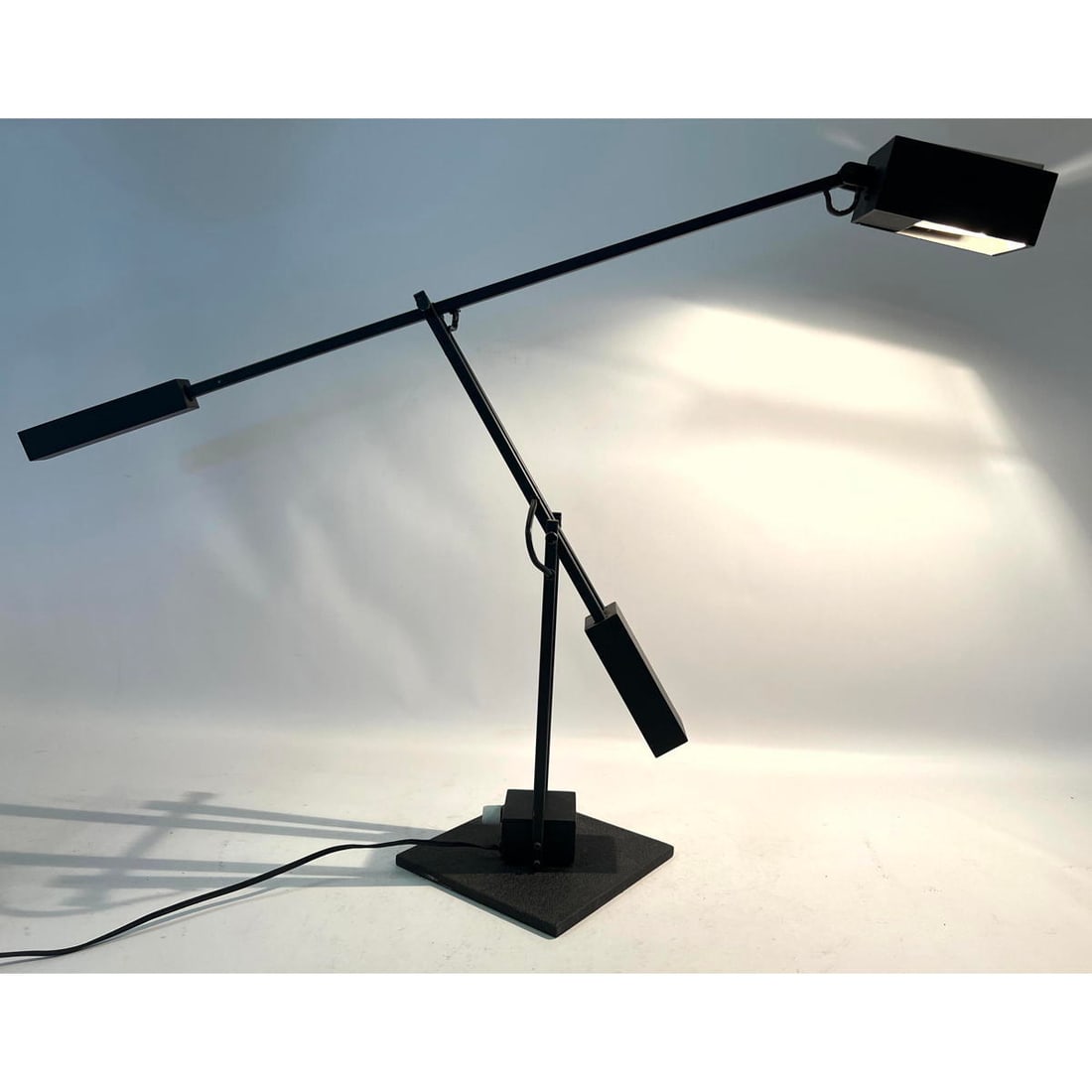 Robert Sonneman Cantilevered Desk Task Lamp. Post Modern Style. All adjustable: Robert Sonneman Cantilevered Desk Task Lamp. Post Modern Style. All adjustable Dimensions: Height: 29 inches, Width: 32 inches, Depth: 7 inches. --- US Packing and Shipping charge: In house shipping a