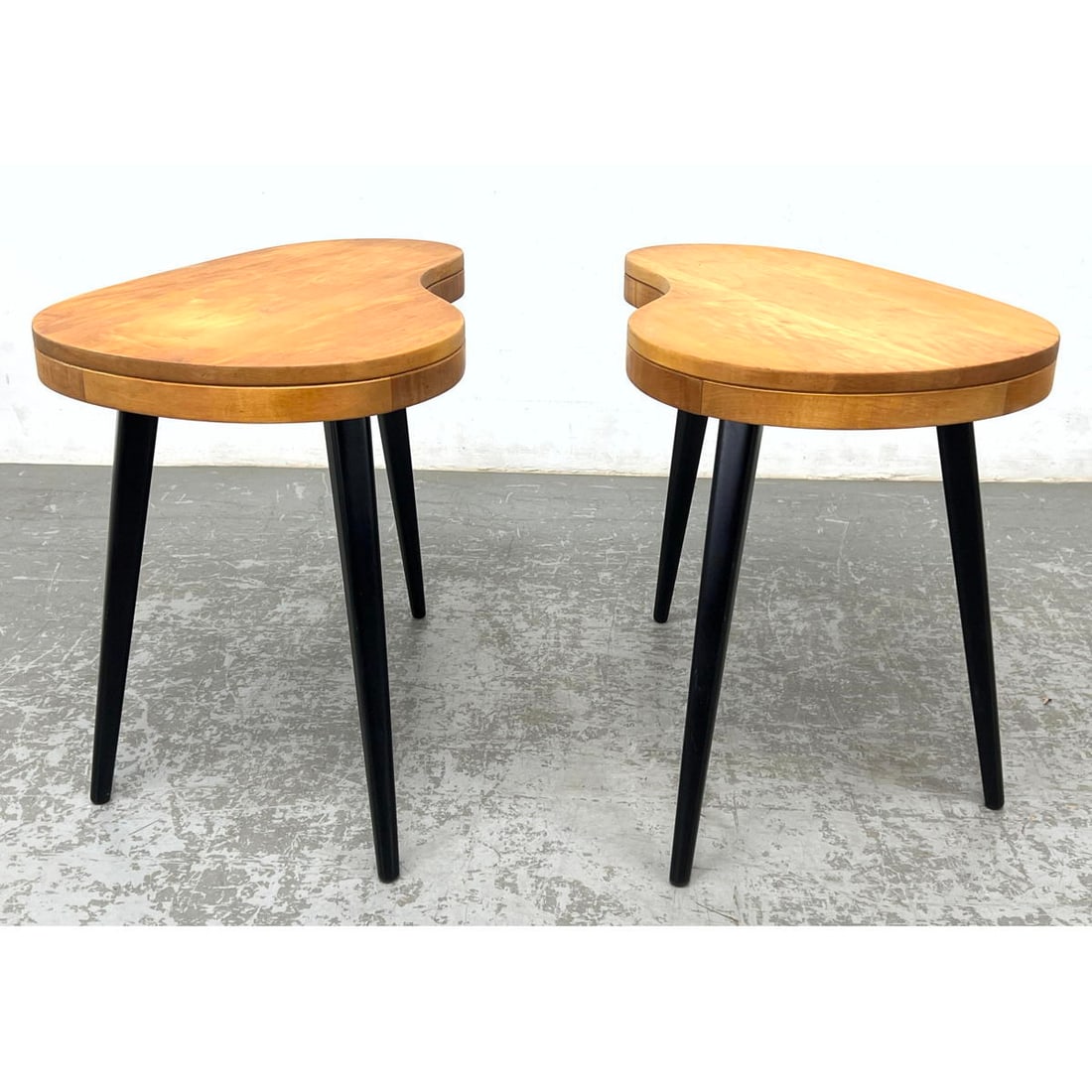 Matched Pair Art Deco Style Kidney Shaped Side Tables. (1 of 8)