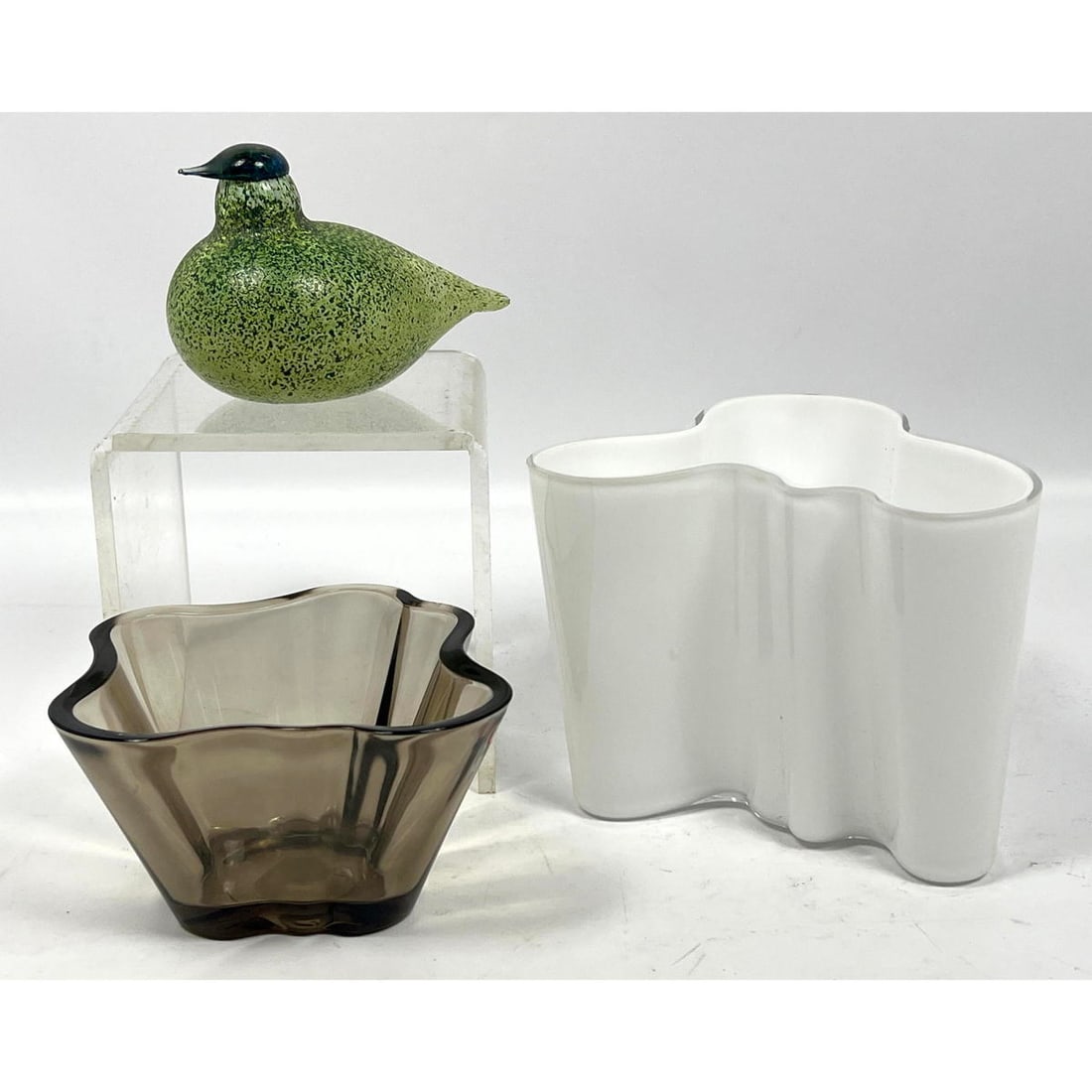 3pcs Signed Oiva Toikka Iittala Glass Bird and Alvar Aalto Iittala Savoy Vases. Labels (1 of 16)