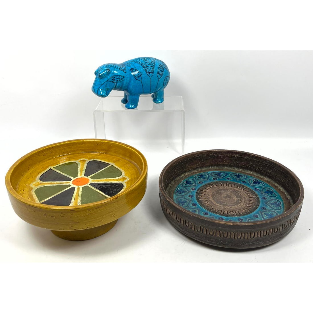 3pcs Italian Aldo Londi Bitossi Glazed Ceramic Console Bowls and Hippo: 3pcs Italian Aldo Londi Bitossi Glazed Ceramic Console Bowls and Hippo Dimensions: Height: 4.75 inches, Width: 10 inches, Depth: 10 inches. - Additional Dimensions: Hippo H: 4 inches, W: 3 inches, D: