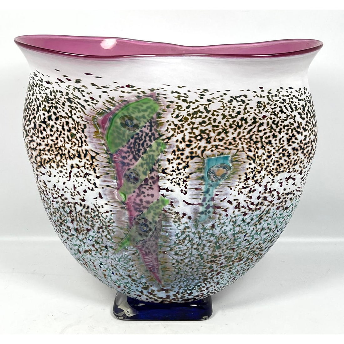 Large Richard Eckerd Band blown Artisan Glass Vase: Large Richard Eckerd Band blown Artisan Glass Vase Dimensions: Height: 16 inches, Width: 16.5 inches, Depth: 7.5 inches. --- US Packing and Shipping charge: In house shipping available. Will be calcul