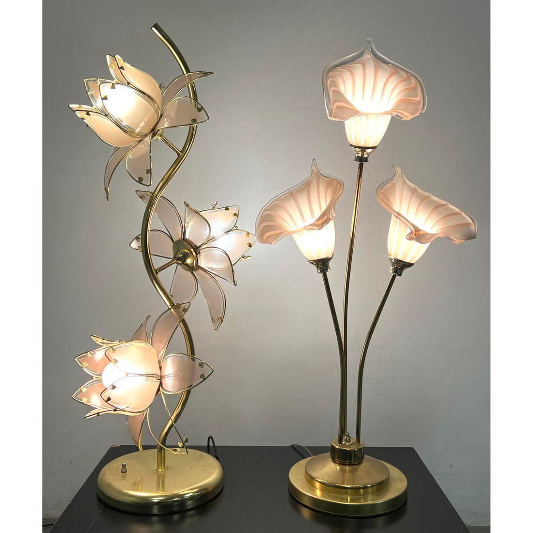 80s Modern Glass Flower Lamps. Multiple light settings on larger lamp: 80s Modern Glass Flower Lamps. Multiple light settings on larger lamp. https://youtube.com/watch?v=MwLxLrVObZk Dimensions: Height: 37 inches, Width: 18 inches, Depth: 9.5 inches. --- - We offer curbsi