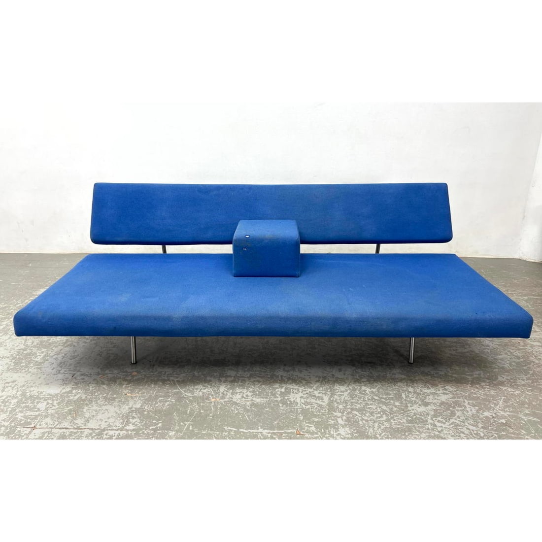 Martin Visser BR 02 Daybed for Spectrum NV Bergeyk Netherlands, (See Original Advertisement): Martin Visser BR 02 Daybed for Spectrum NV Bergeyk Netherlands, (See Original Advertisement) Dimensions: Height: 26 inches, Width: 75.5 inches, Depth: 35 inches. - Seat Height: 13.5 inches --- - We of