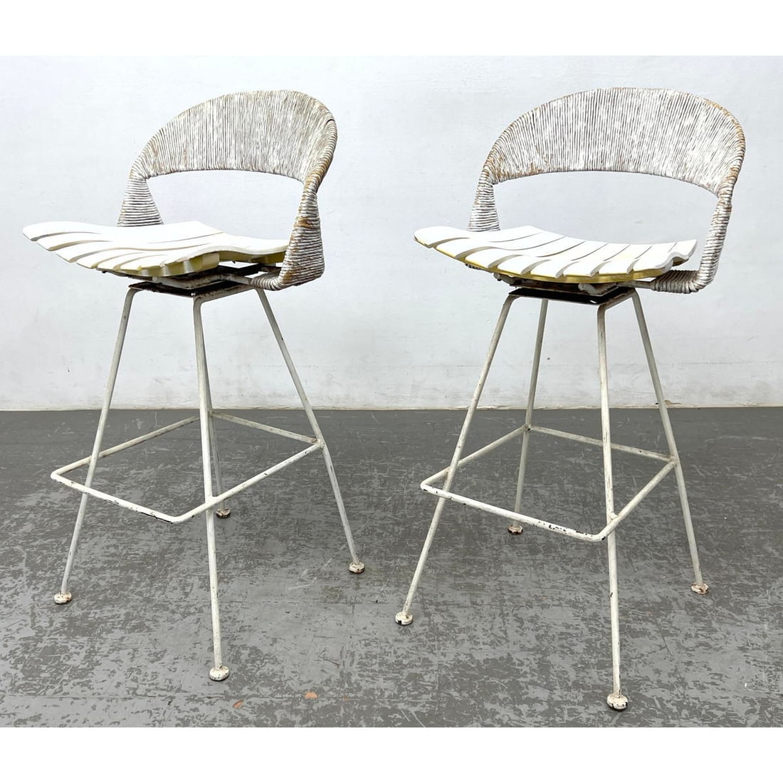 Pair Arthur Umanoff for Raymor bar stools: Pair Arthur Umanoff for Raymor bar stools Dimensions: Height: 40 inches, Width: 19.25 inches, Depth: 19 inches. - Seat Height: 29 inches --- - We offer curbside delivery for most items to NYC, Manhatt