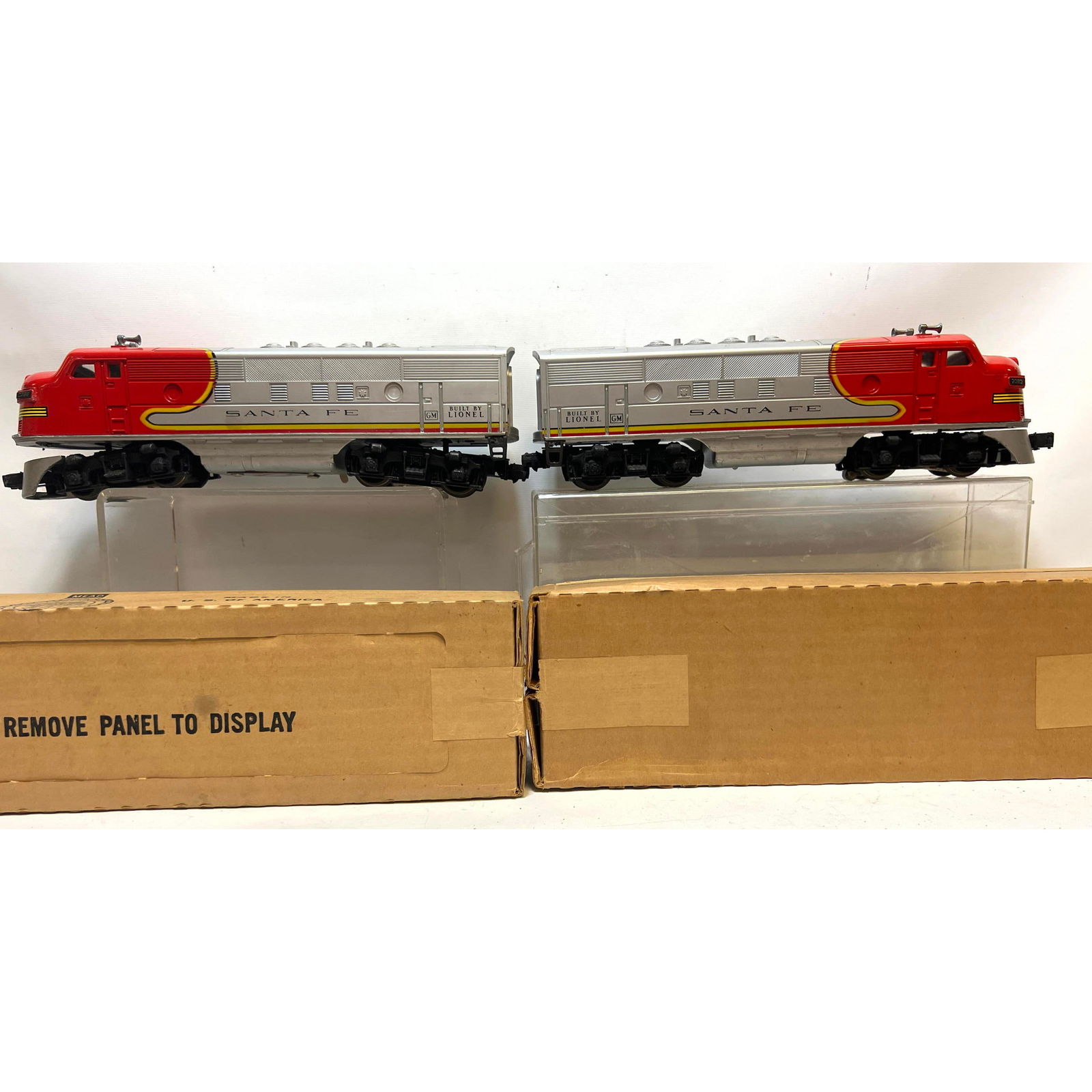 2pc LIONEL 2383T and 2383P Santa Fe Engine Trains. In Boxes. (1 of 14)