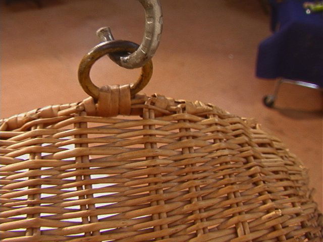 243: 70's Modern Hanging Egg Chair. Spring supported : Lot 243