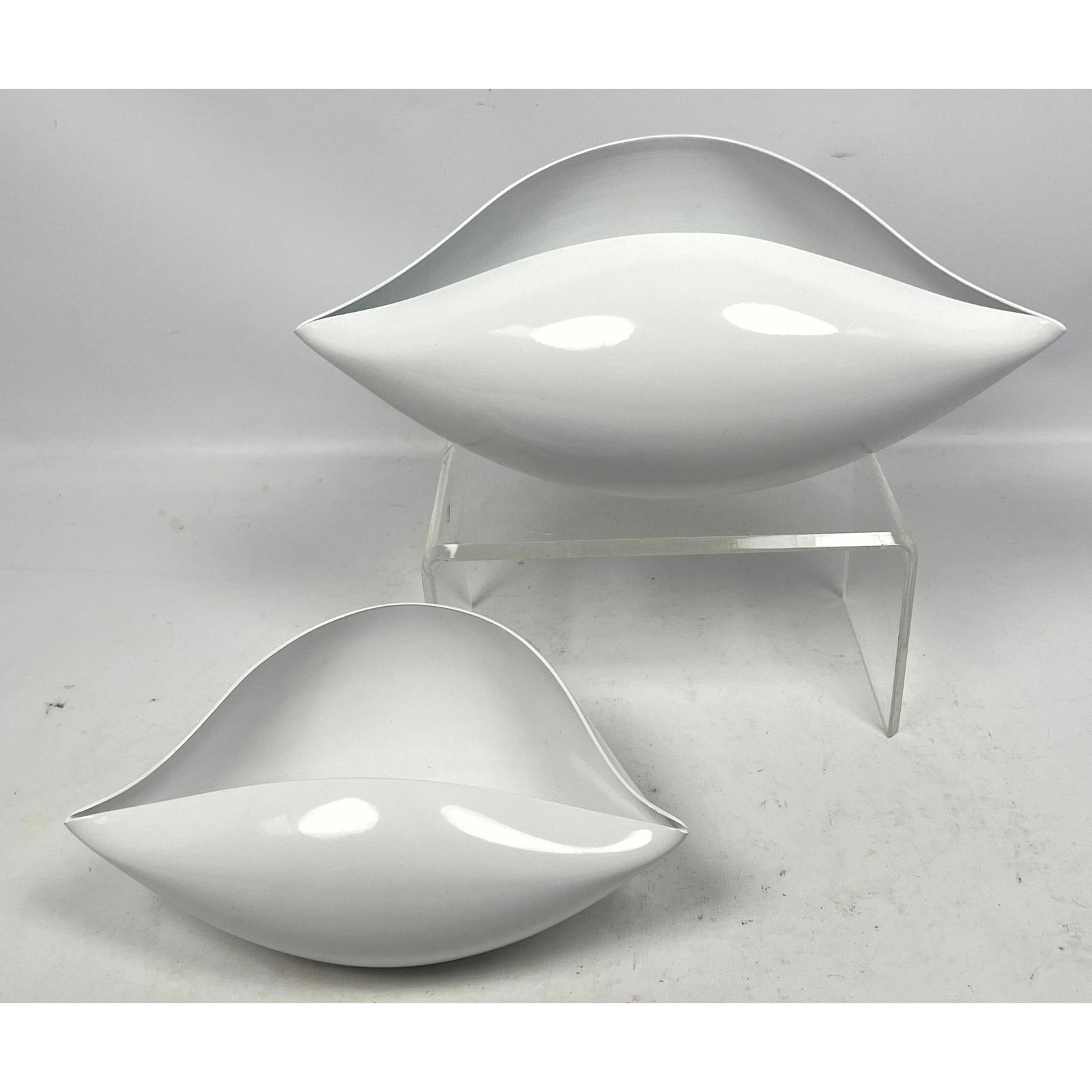 Pair David Weeks Enameled Shell Bowls. Powder-coated aluminum. (1 of 13)