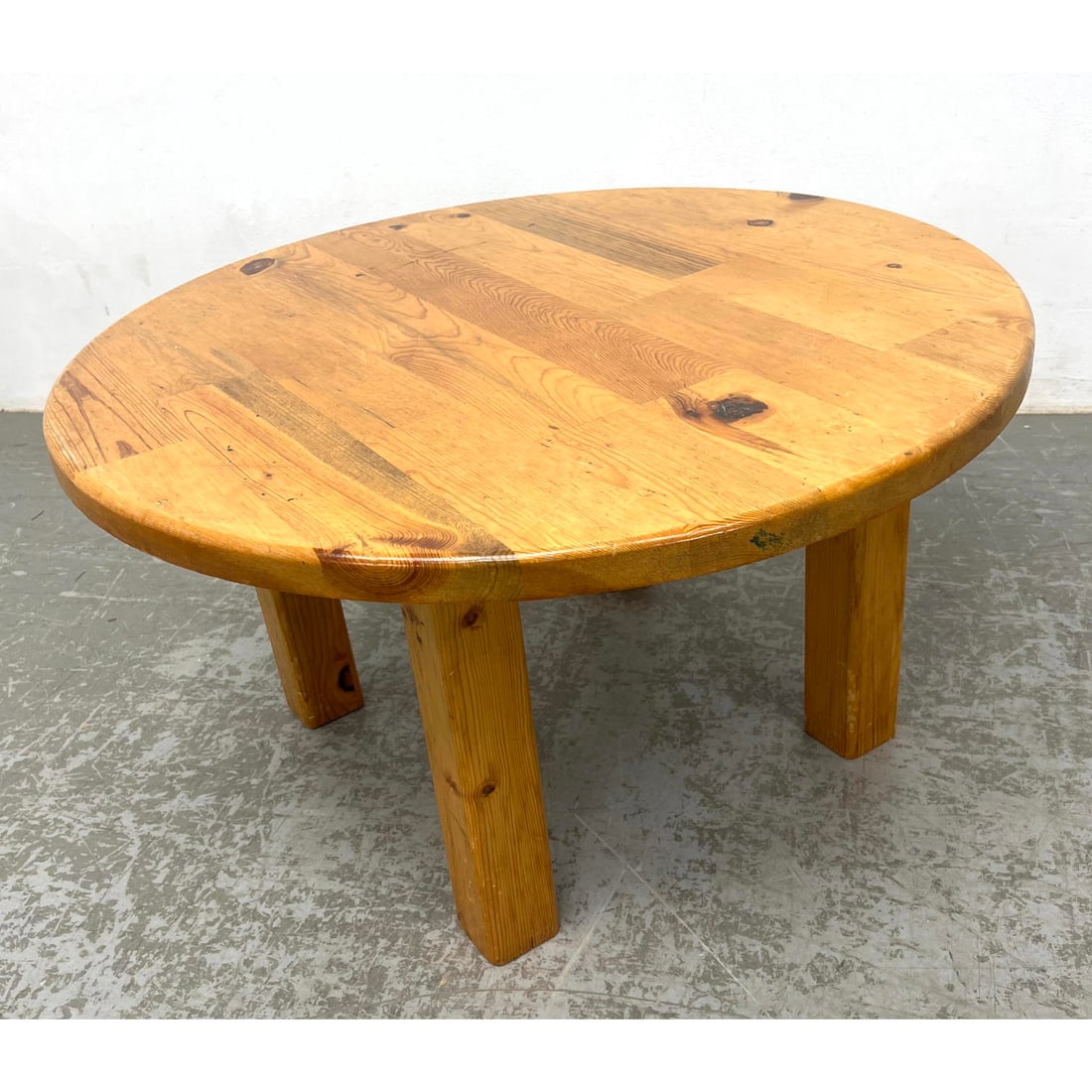 Thick Pine Round Coffee Table. Charlotte Perriand style. (1 of 4)