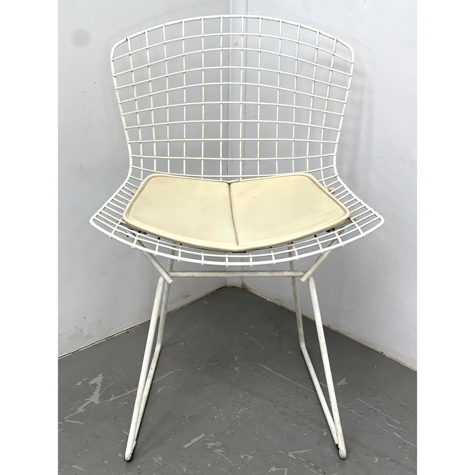 Vintage HARRY BERTOIA Grid Pattern Side Chair. Seat Cushion. White Finish. MCM.: Vintage HARRY BERTOIA Grid Pattern Side Chair. Seat Cushion. White Finish. MCM. Dimensions: Height: 30 inches, Width: 21 inches, Depth: 21 inches. - Seat Height: 18 inches --- - We offer curbside deli