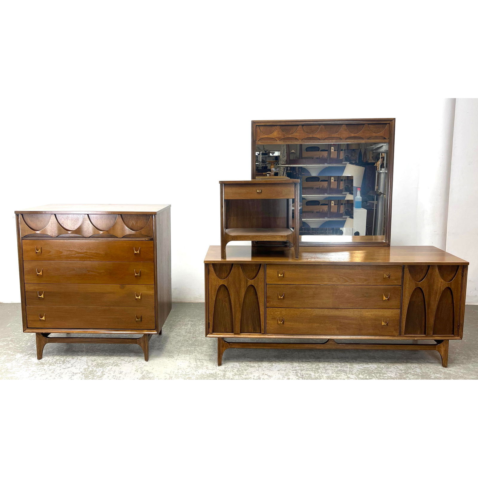 4pc BRASILIA by BROYHILL American Modern Walnut Bedroom Set. High and Low Chests Dressers, Mirror an (1 of 18)
