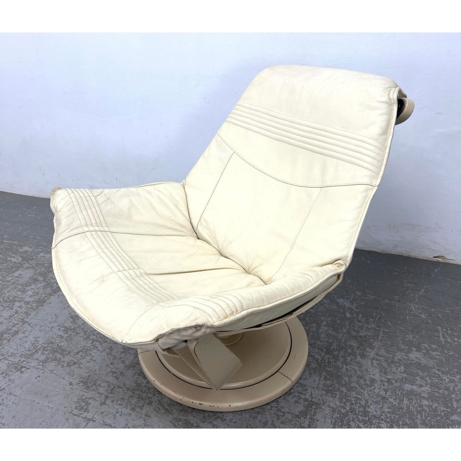 Nelo Mobel Sweden Swivel Chair designed by Takashi Okamura (1 of 6)
