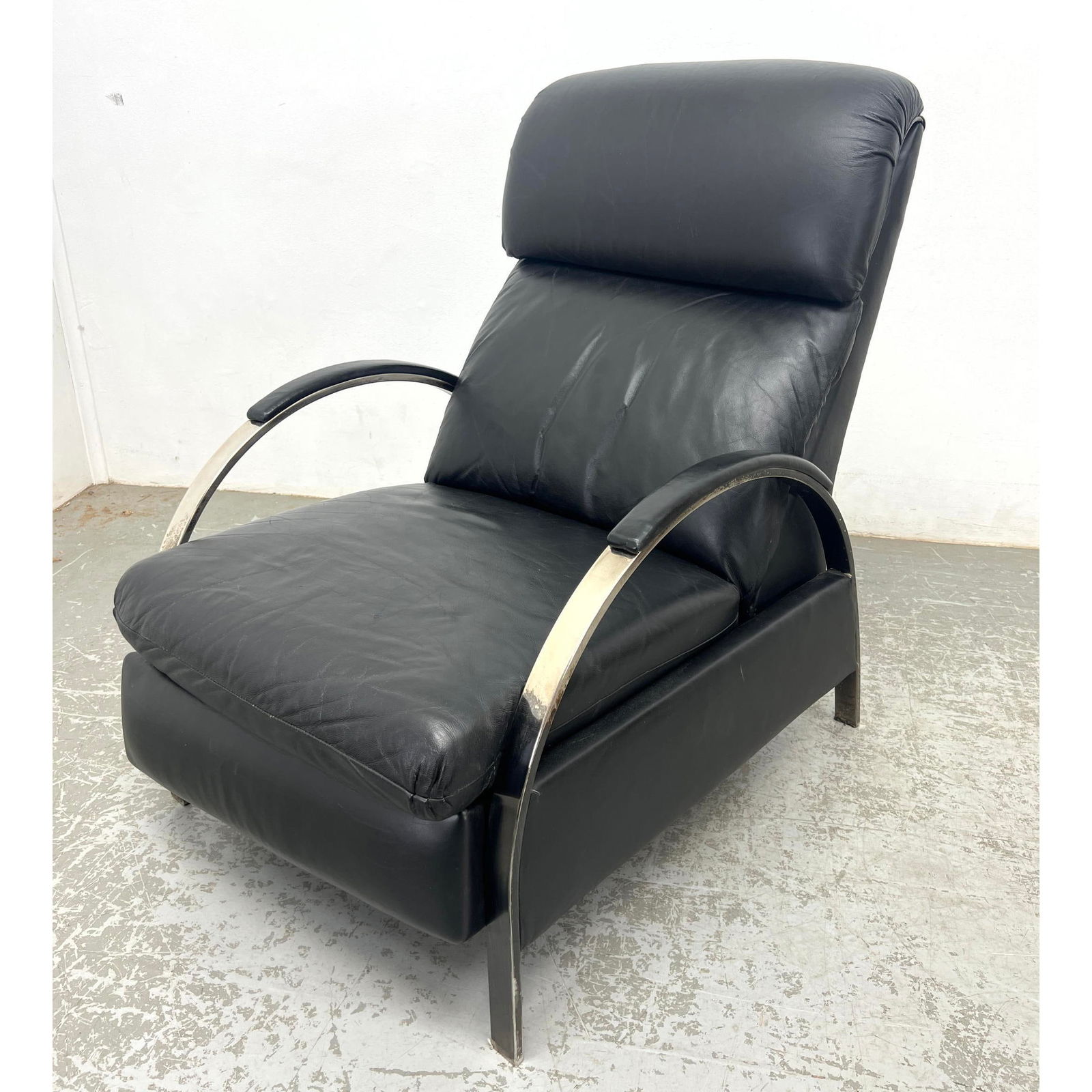George Mulhauser for DIA leather and chrome recliner Lounge Chair.: George Mulhauser for DIA leather and chrome recliner Lounge Chair. Dimensions: Height: 38 inches, Width: 26.5 inches, Depth: 46 inches. - Seat Height: 17 inches --- - We offer curbside delivery for mo