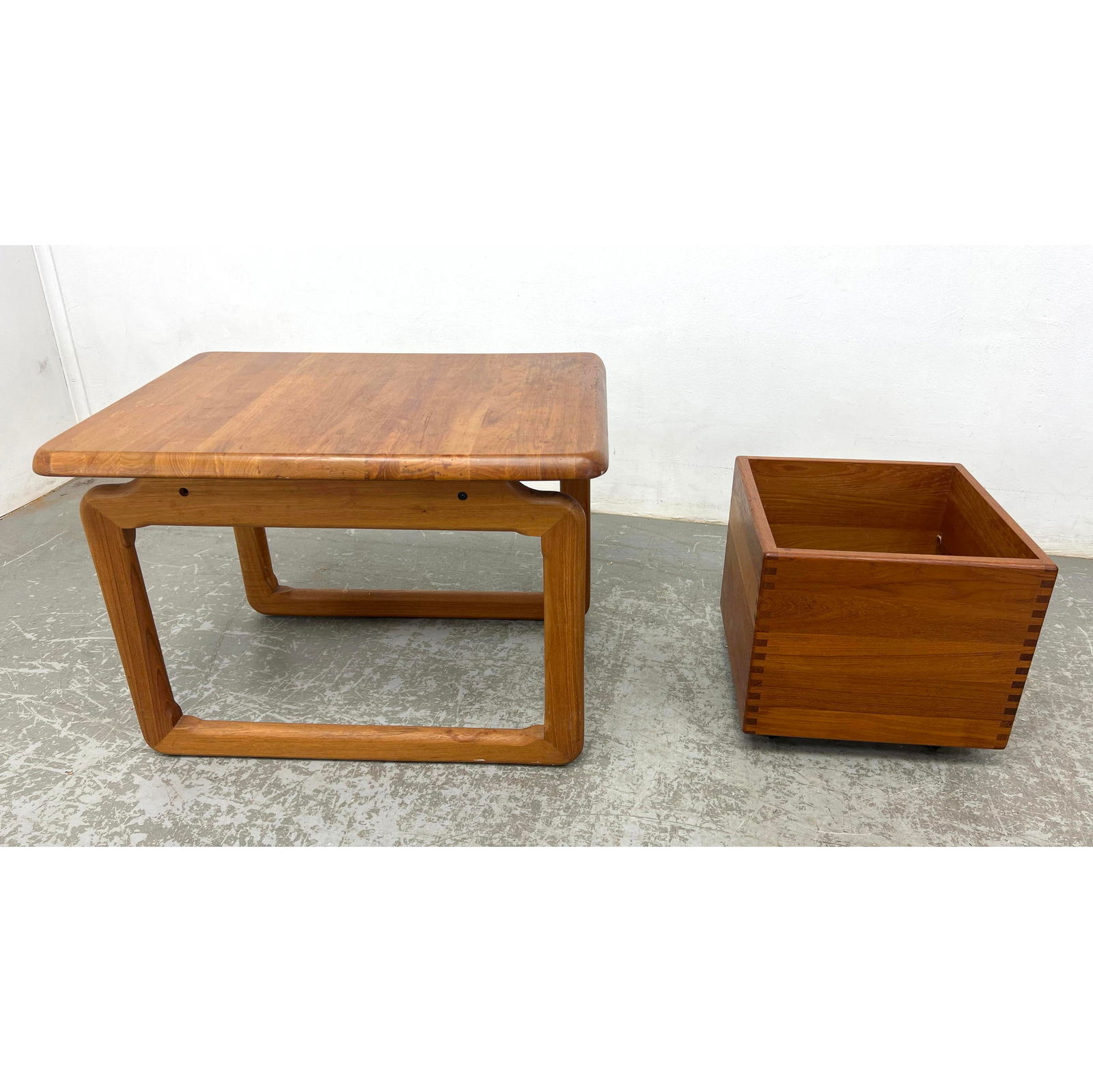 2pcs Danish Modern. Teak Side Table and Rolling Planter Box (1 of 9)
