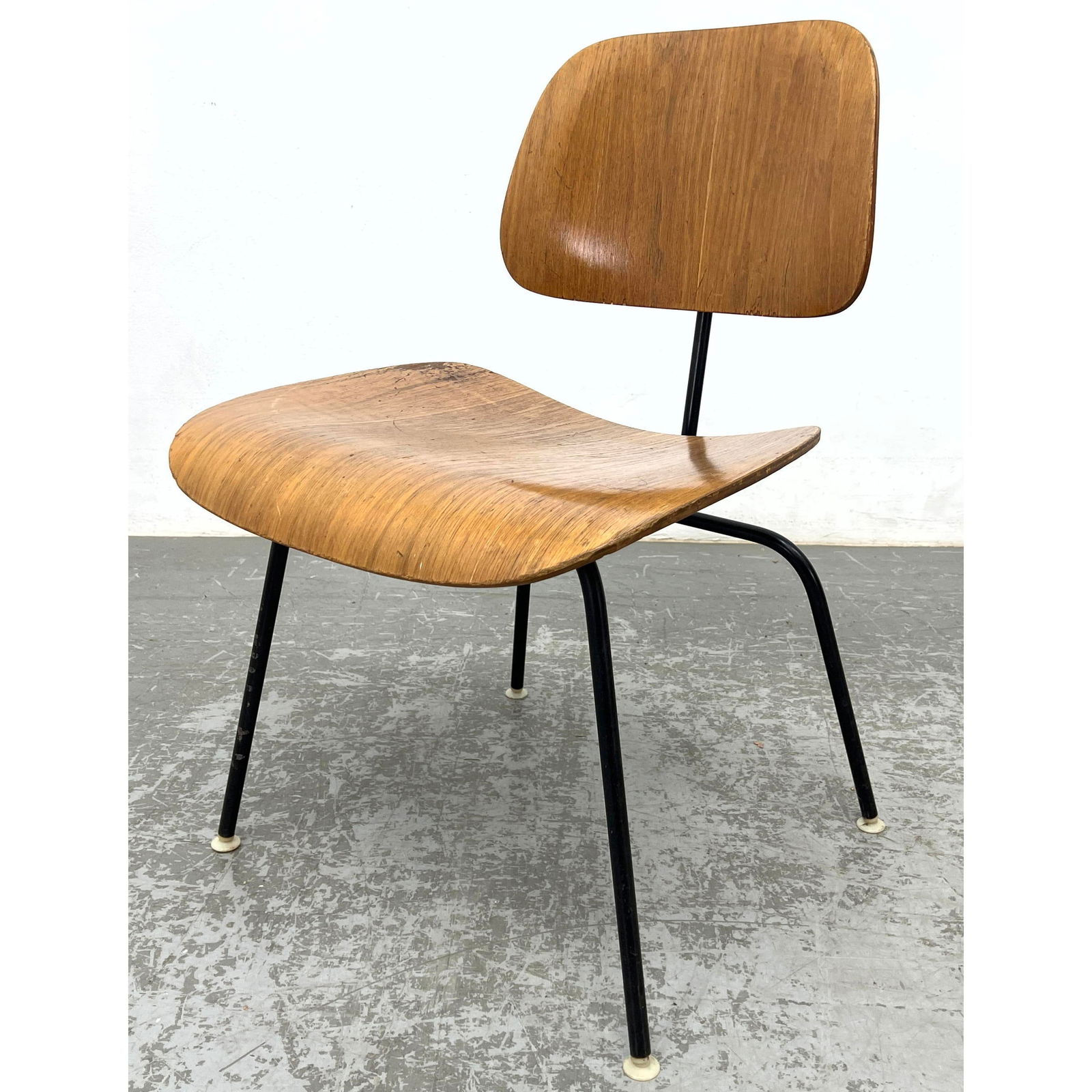 Charles Eames Herman Miller DCM Chair. (1 of 12)