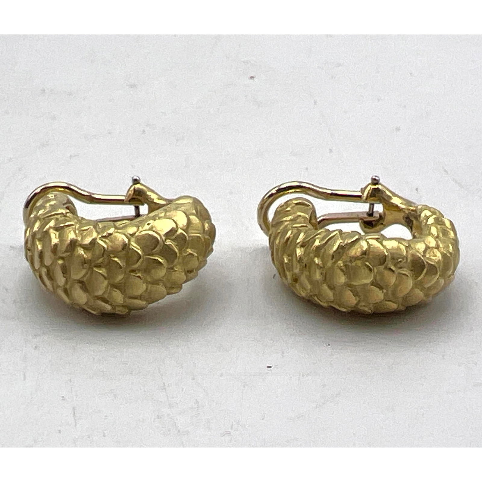 ANGELA CUMMINGS 18K Gold Huggie Earrings. Organic Fish Scale Design. Tiffany and Co designer. Clip o (1 of 7)