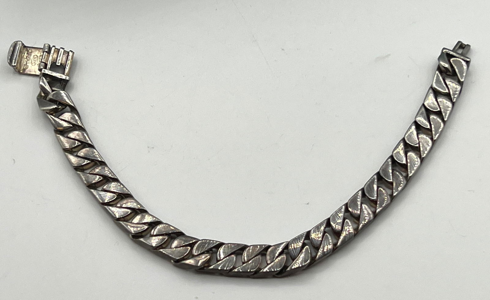 Tiffany and Co Italian Sterling link bracelet.  Original black felt box and turquoise Tiffany exteri (1 of 11)