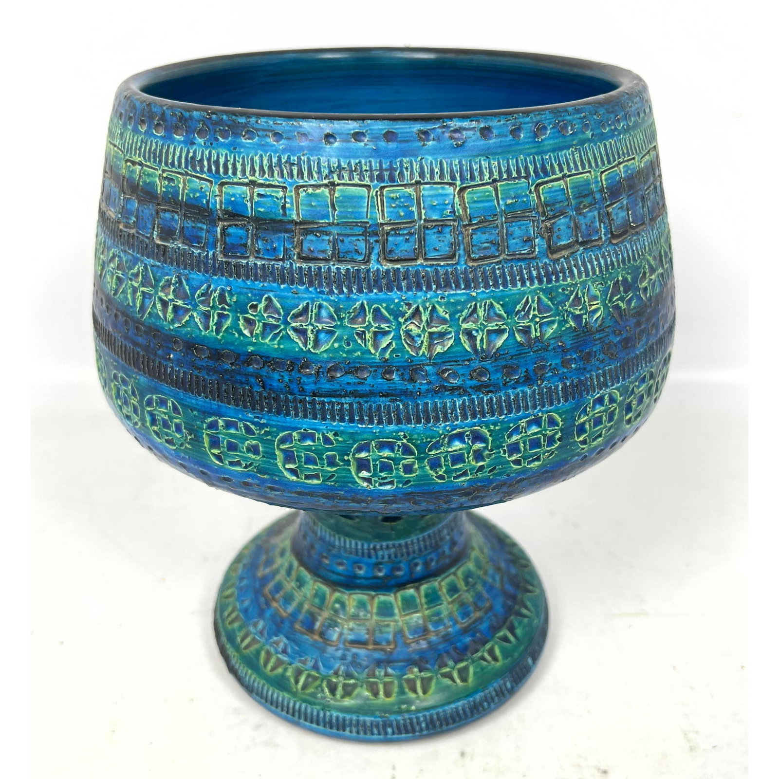 Aldo Londi Raymor Bitossi Rimini Blue Chalice Vase. Label: Aldo Londi Raymor Bitossi Rimini Blue Chalice Vase. Label Dimensions: Height: 9.5 inches, Width: 8 inches, Depth: 8 inches. --- US Packing and Shipping charge: In house shipping available. Will be cal