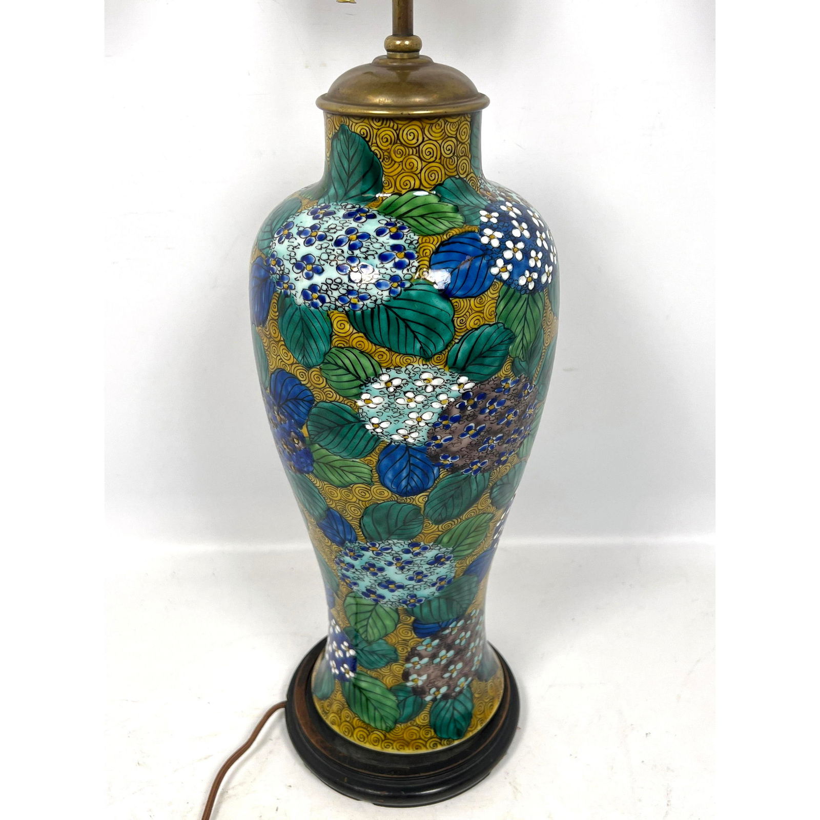 Asian Style Painted Porcelain Table Lamp. (1 of 11)
