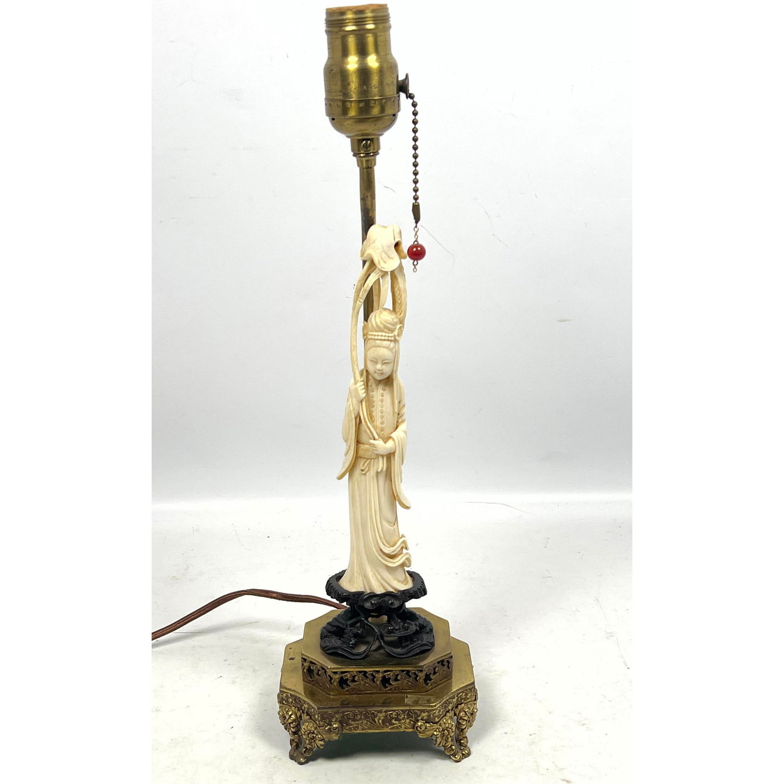 Delicate Chinese carved lamp (1 of 12)