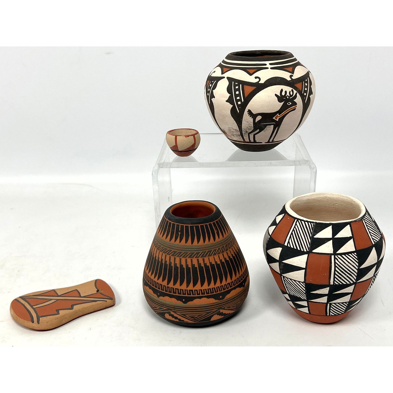 5pcs Native American Southwestern Pottery,Zuni, Navajpo, Acoma, AC JEMEZ,: 5pcs Native American Southwestern Pottery,Zuni, Navajpo, Acoma, AC JEMEZ, Dimensions: Height: 3.5 inches, Width: 4 inches, Depth: 4 inches. --- US Packing and Shipping charge: In house shipping availa