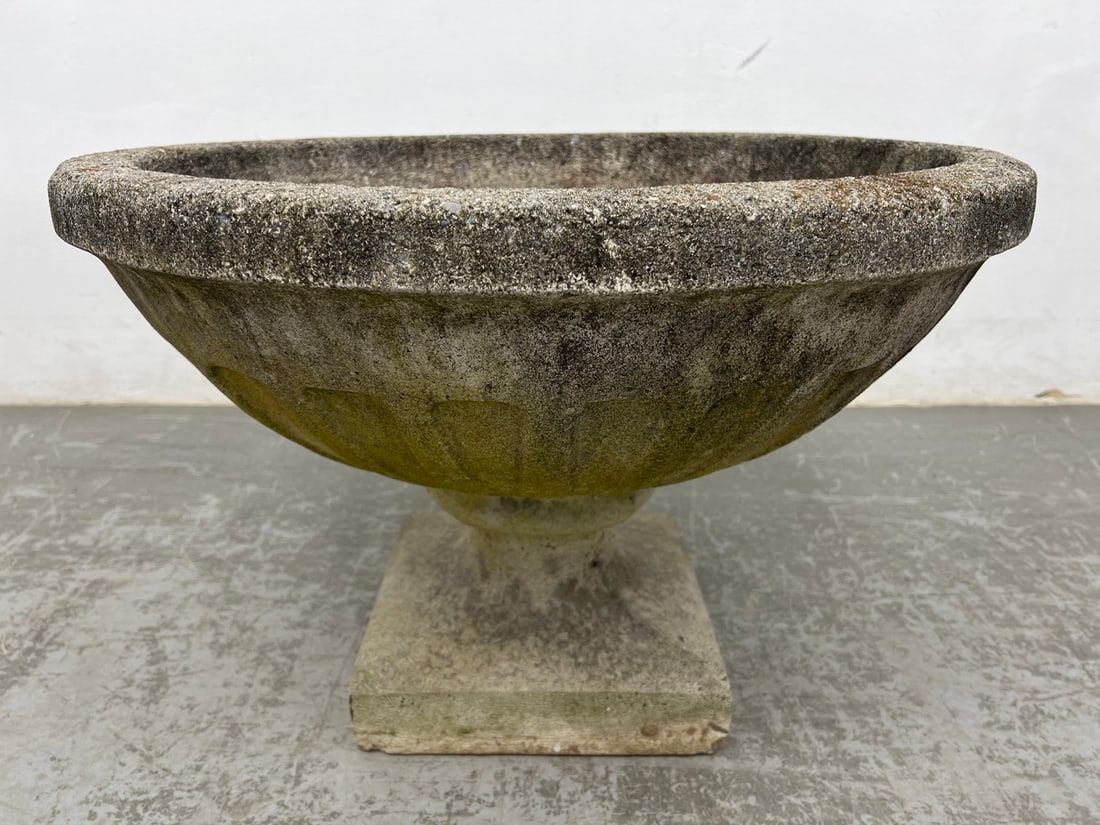 Nice Cast Stone Pedestal Planter Garden Outdoor Patio. (1 of 8)