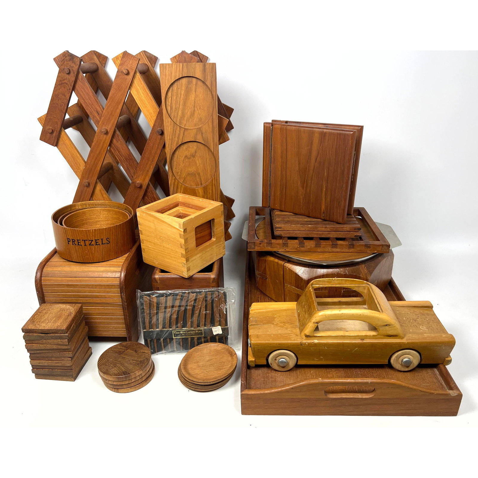 20+ pc lot Mid Century Modern Wooden Objects. : Danish Modern Denmark Teak Accessories. Vintage Crea (1 of 20)