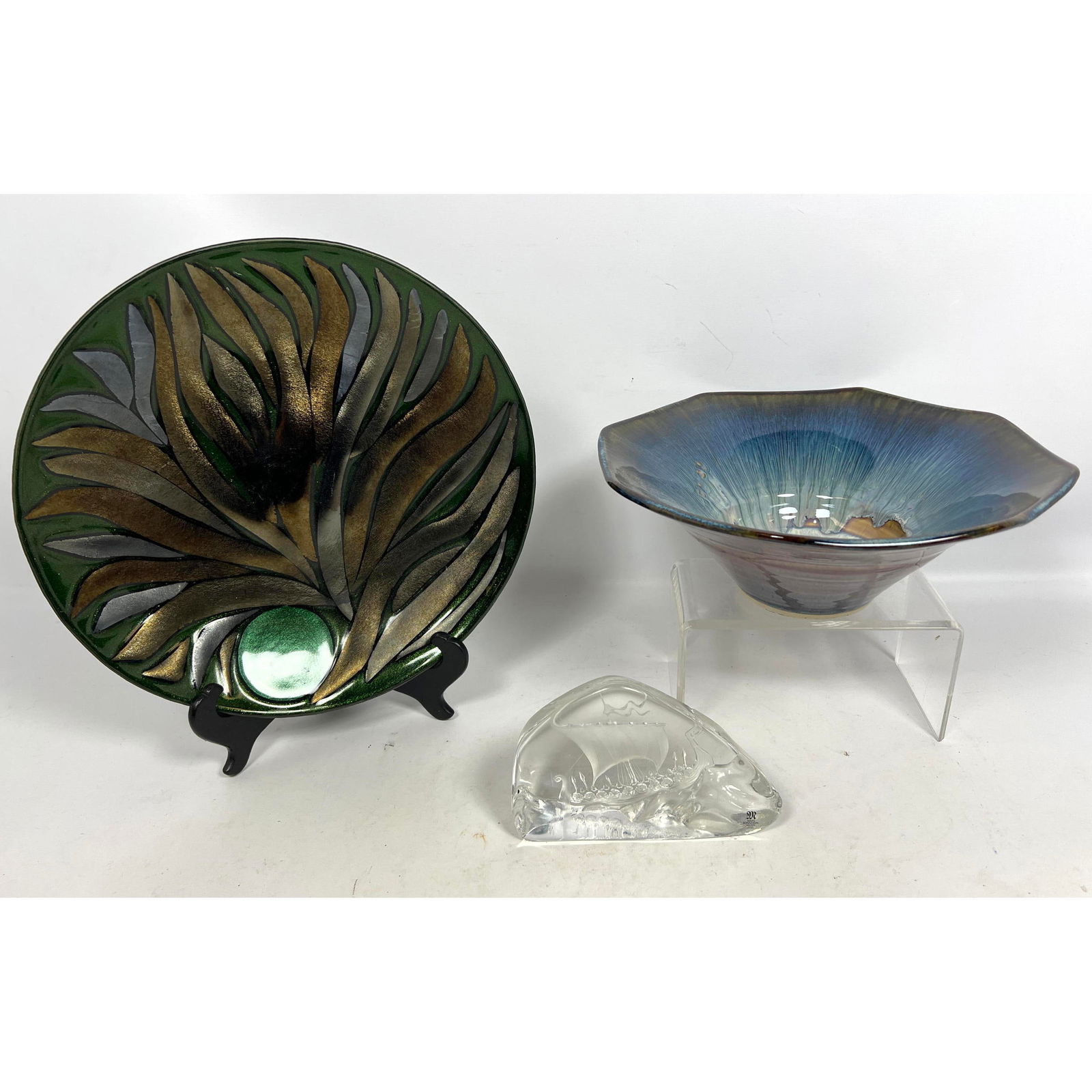 3pcs Decorative Objects. Mats Jonasson glass, L Myers Glass, Art pottery bowl.: 3pcs Decorative Objects. Mats Jonasson glass, L Myers Glass, Art pottery bowl. Dimensions: Height: 4 inches, Width: 11.5 inches, Depth: 11.5 inches. --- - We offer curbside delivery for most items to