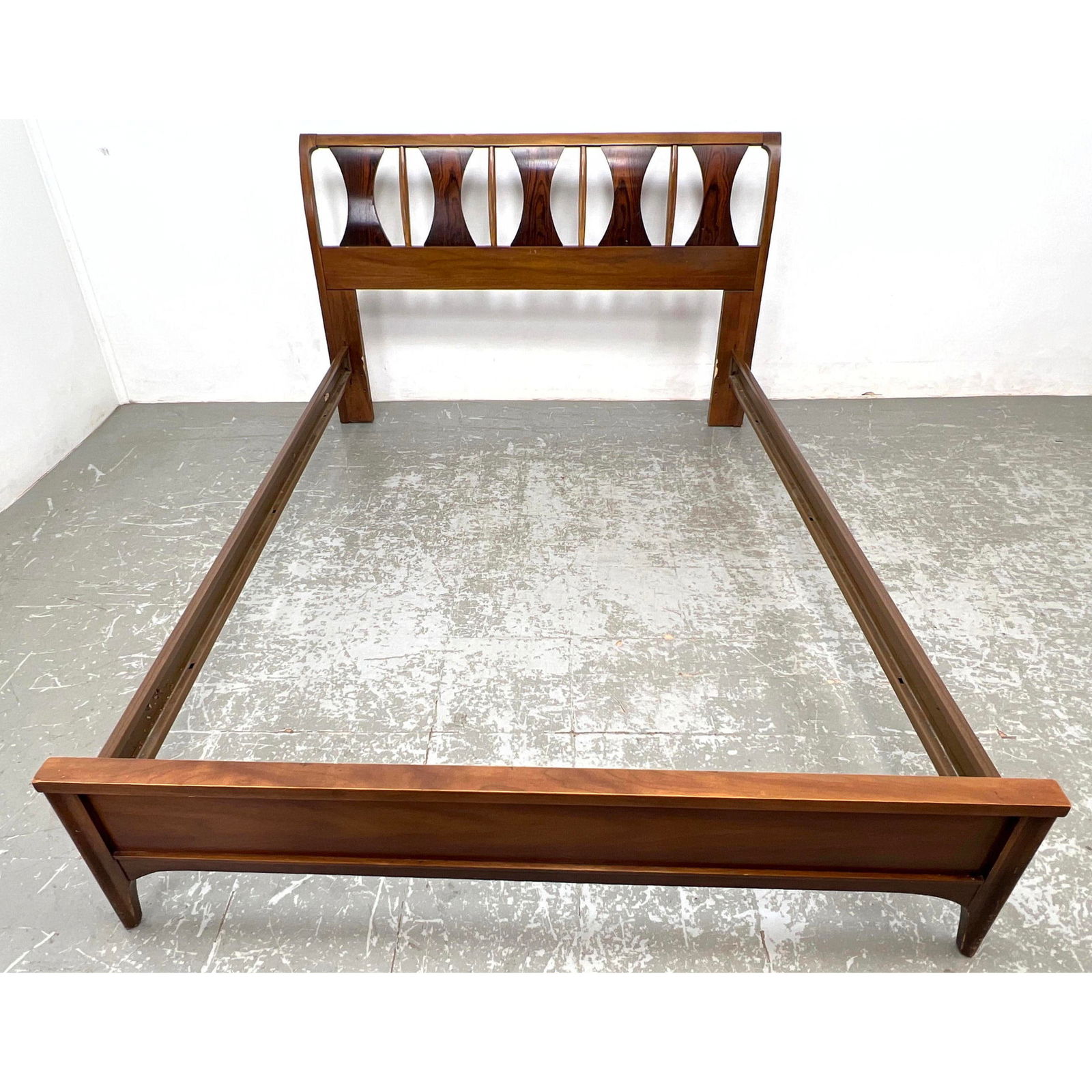 KENT COFFEY Rosewood and Walnut American Modern Bed. Queen Size. Decorative Headboard with Bowed Ros (1 of 11)