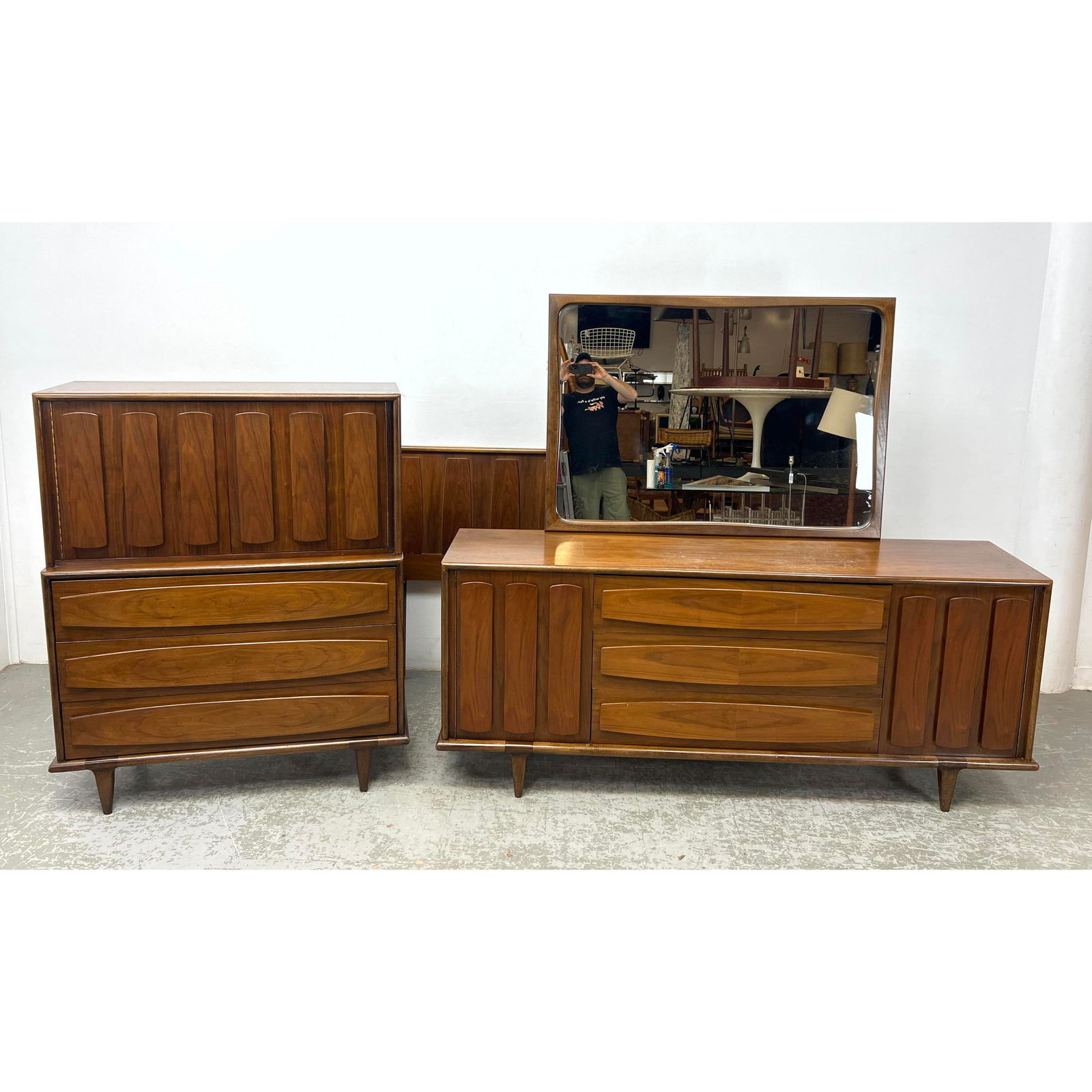 4pc AMERICAN of MARTINSVILE Walnut Bedroom Set. High and Low Dressers, Mirror and Headboard. America (1 of 18)