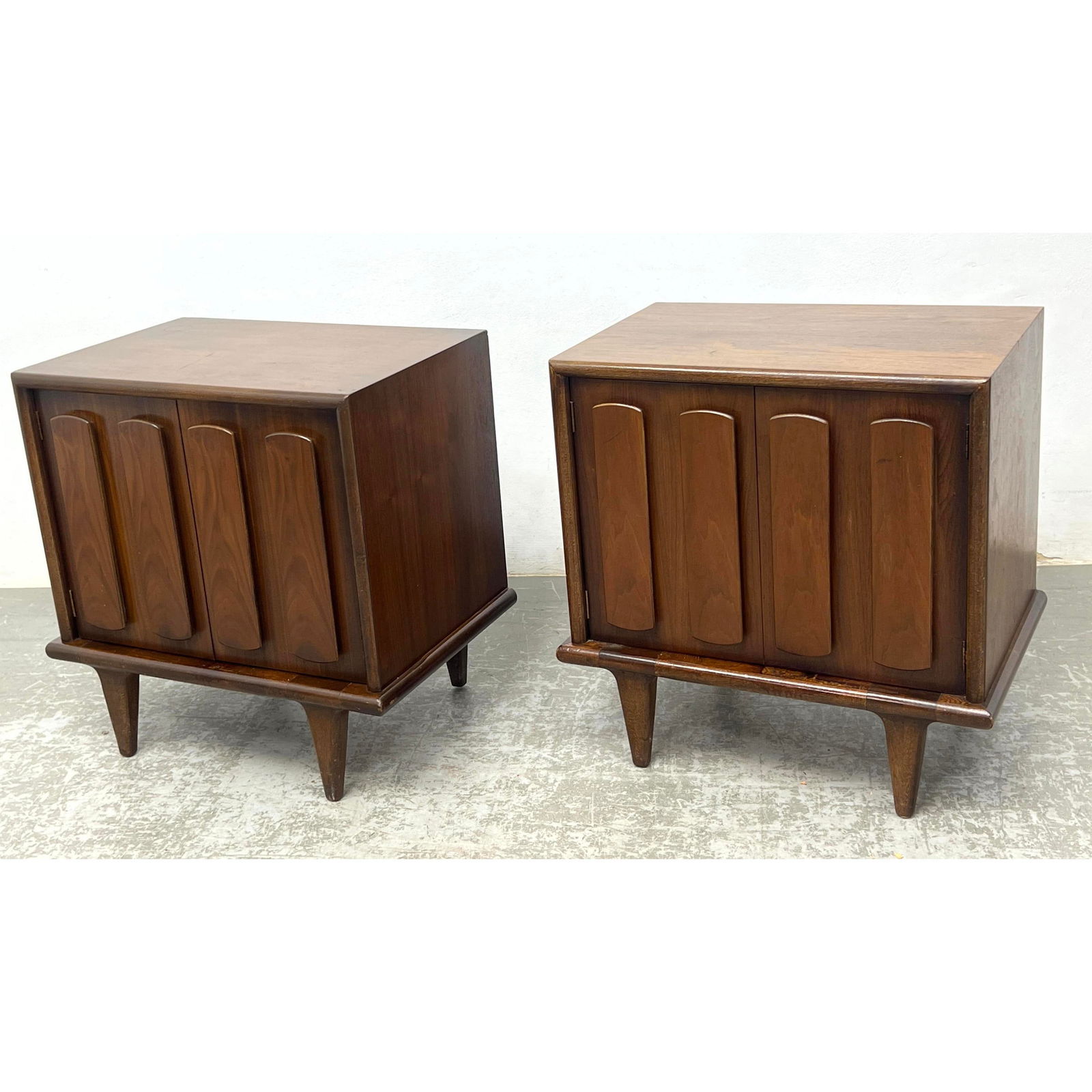 Pr AMERICAN of MARTINSVILE Walnut Night Stands. Panel Front Double Doors. American Modern. Marked. (1 of 11)