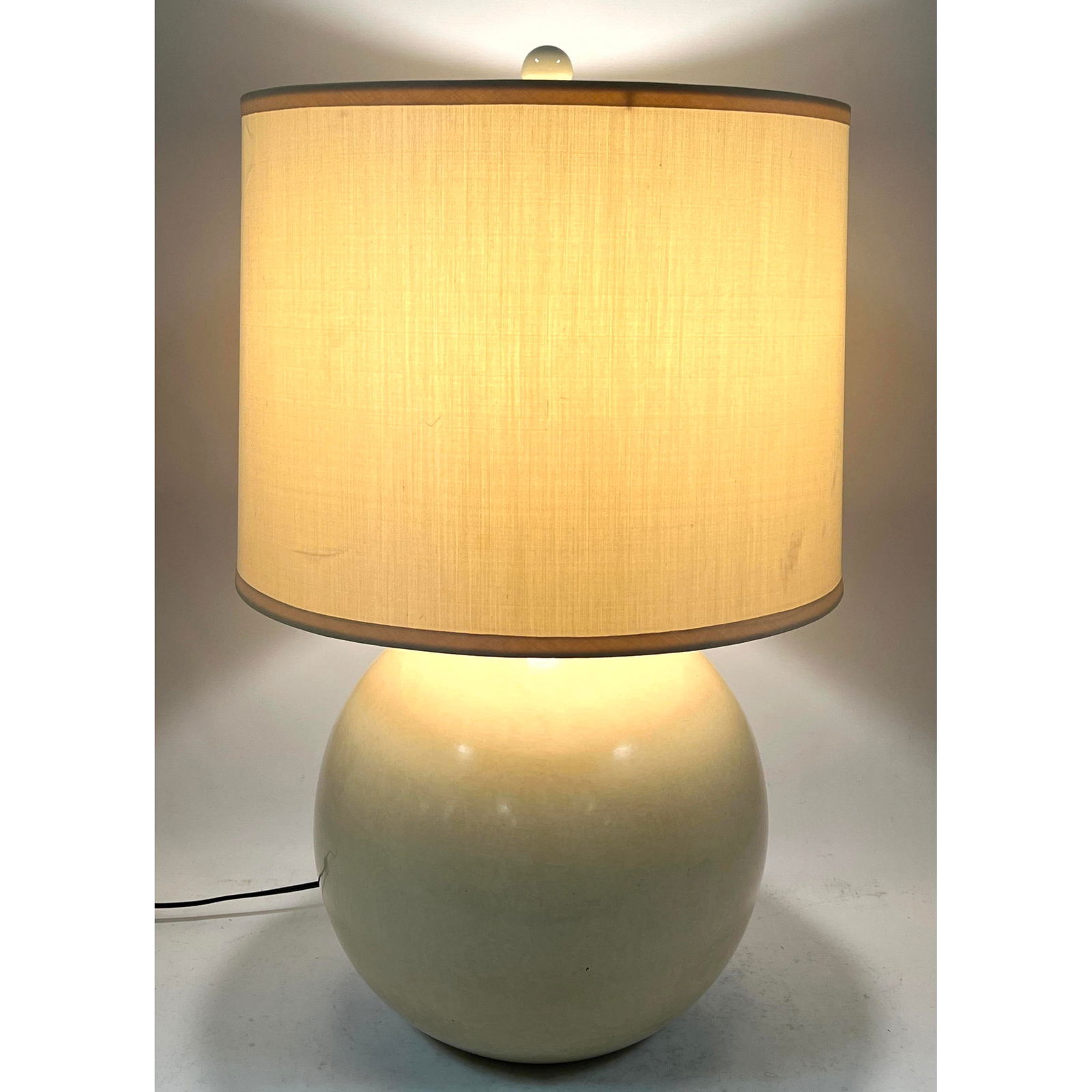 Mid Century Modern White Pottery Ball Lamps. Bostlund Style.: Mid Century Modern White Pottery Ball Lamps. Bostlund Style. Dimensions: Height: 25 inches, Width: 14.5 inches, Depth: 14.5 inches. ---