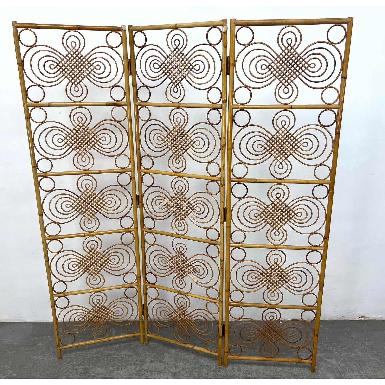 Decorative Bamboo Rattan 3 Panel Folding Screen Room Divider. 2 (1 of 8)