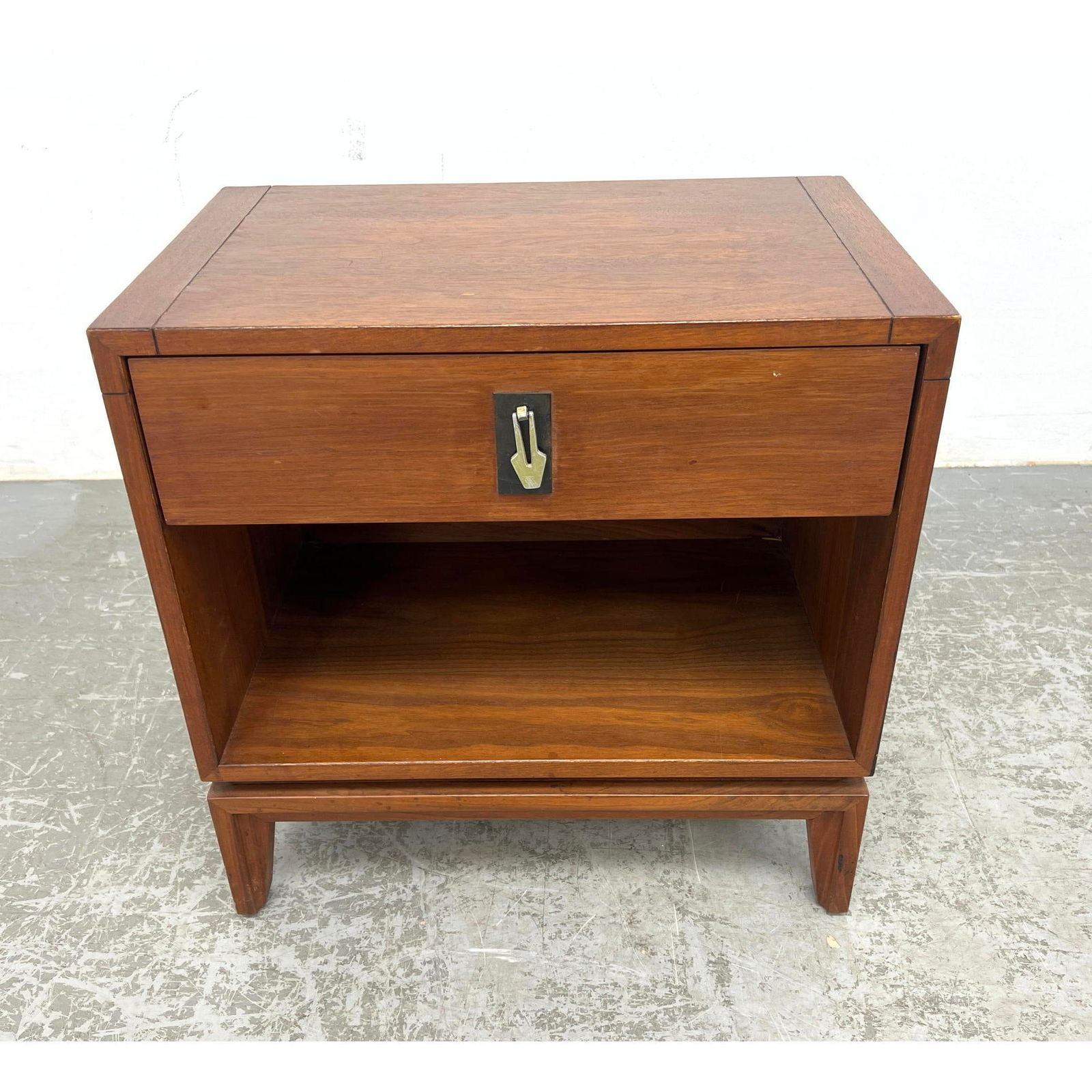 Vintage Mid Century Modern American Walnut Wood Nightstand Side Table. (1 of 13)