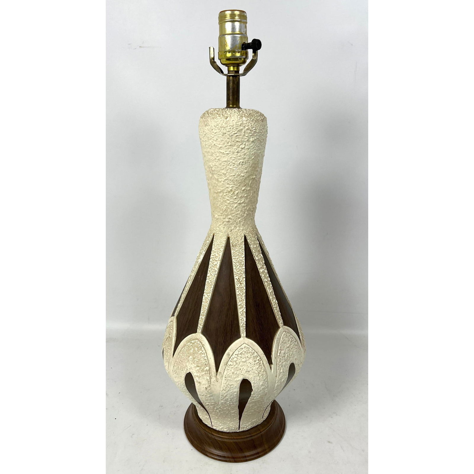 Mid Century Modern Chalk ceramic and wood laminate table lamp. (1 of 9)