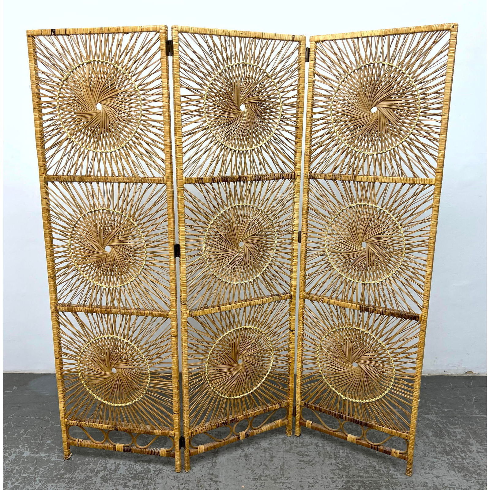 3 Panel Wicker room divider screen. Starburst pattern. (1 of 17)