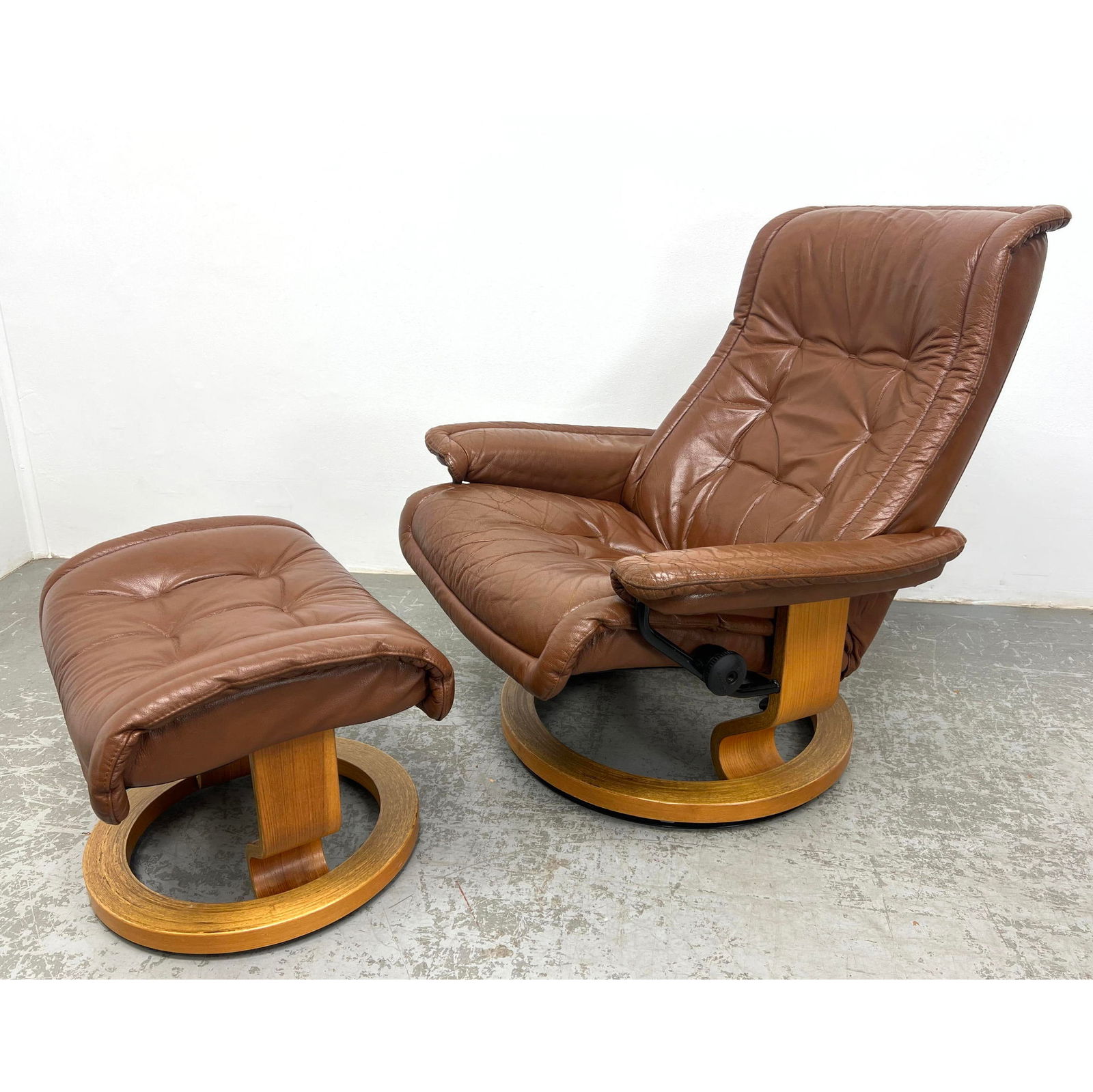 2pc EKORNES Stressless Leather Lounge Chair, Ottoman. Reclining Chair. Sweden (1 of 18)