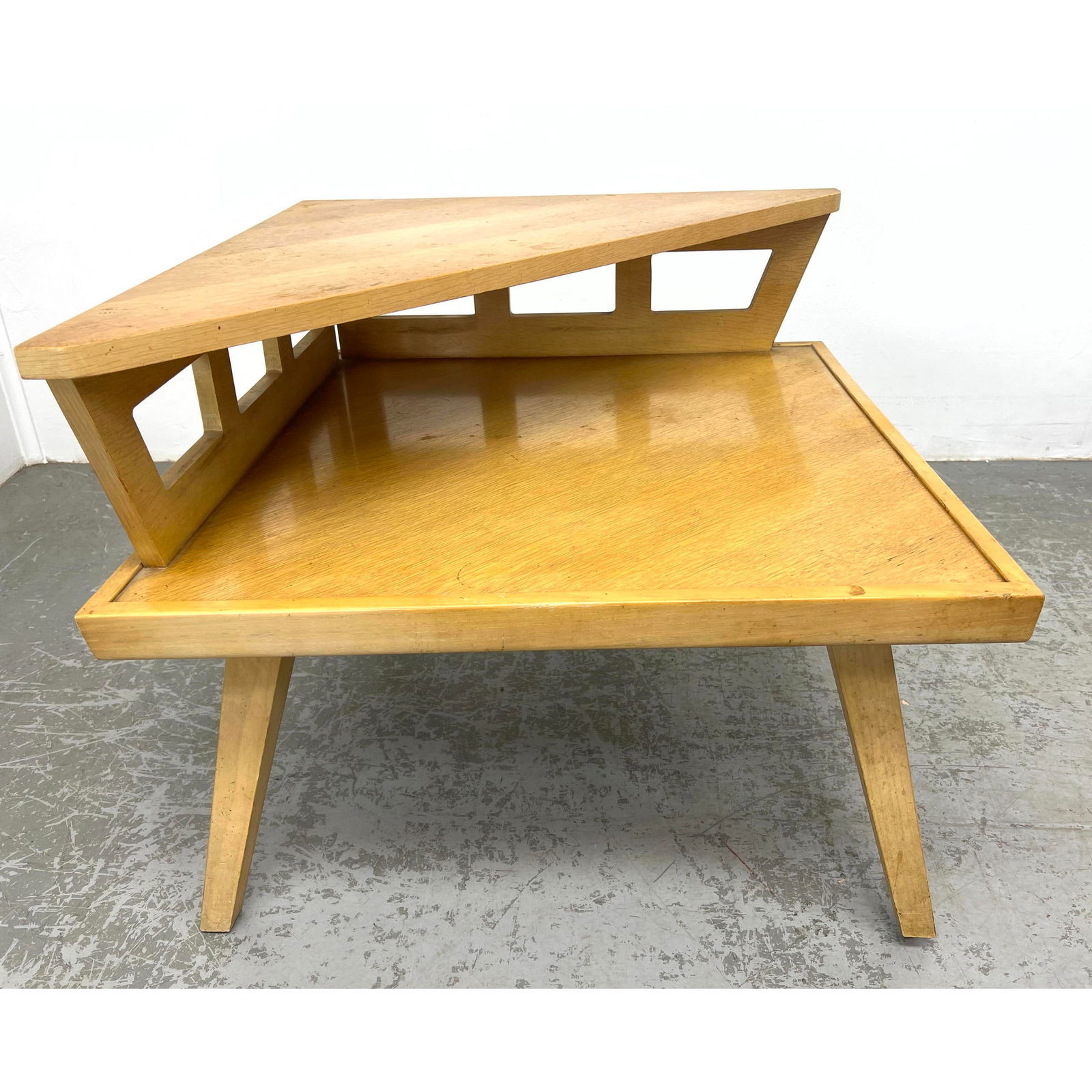 Mid Century Modern LANE blonde wood Corner table. (1 of 14)