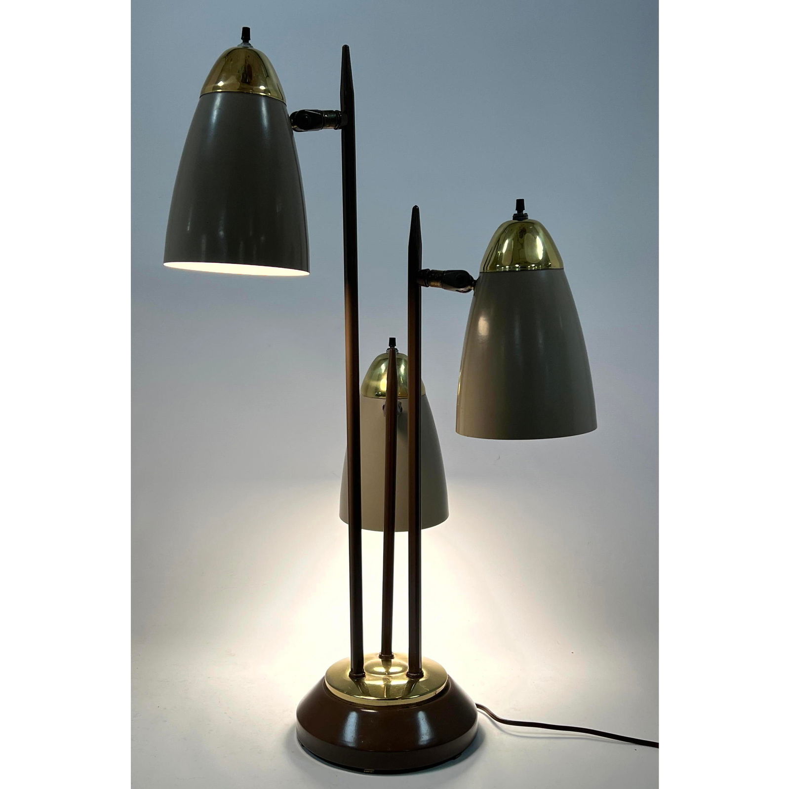 Mid Century Modern 3 Cone Table Lamp. (1 of 13)