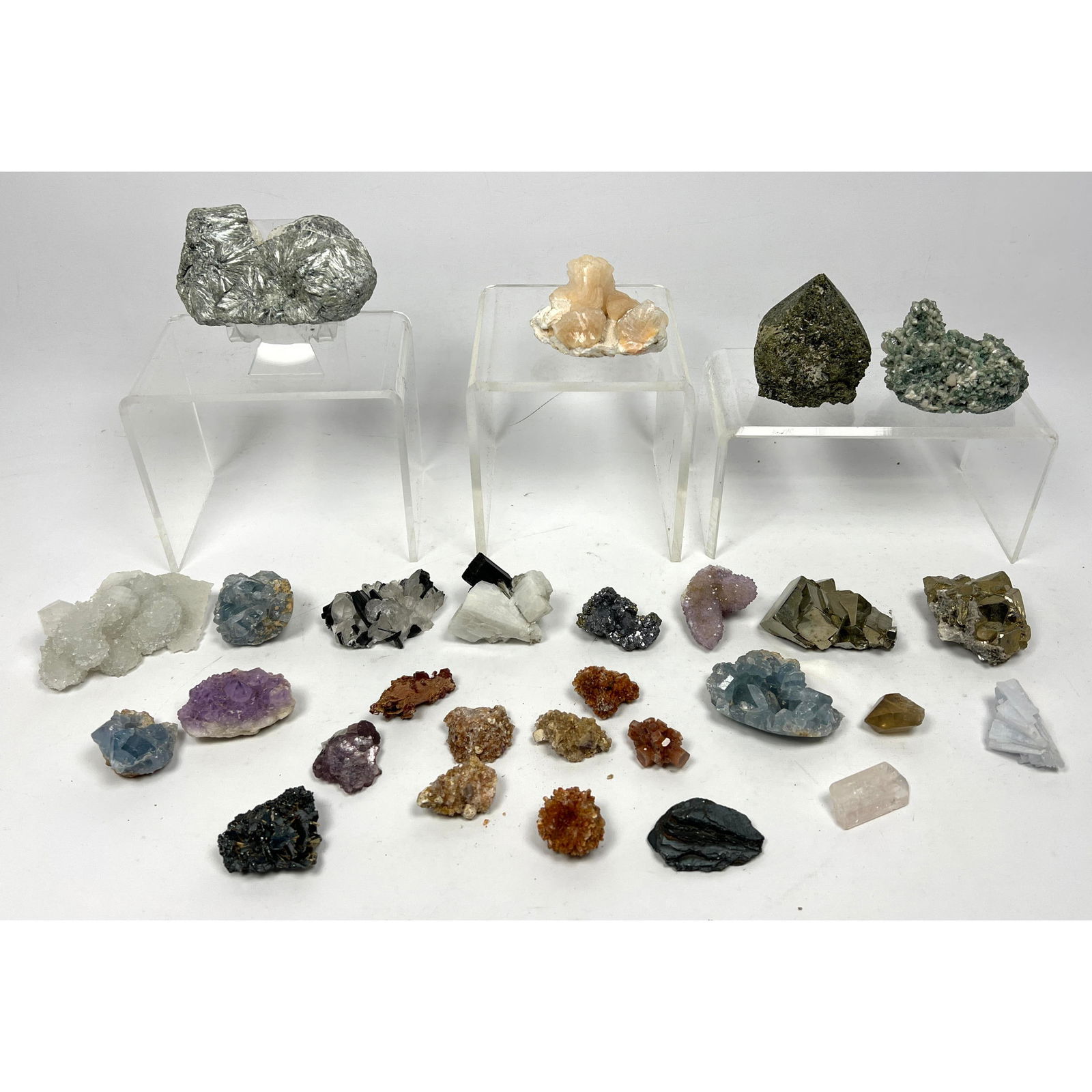28 Piece Geology rock specimens. Quartz, Tourmaline, Amethyst, Pyrite, Molybdenite, (1 of 19)