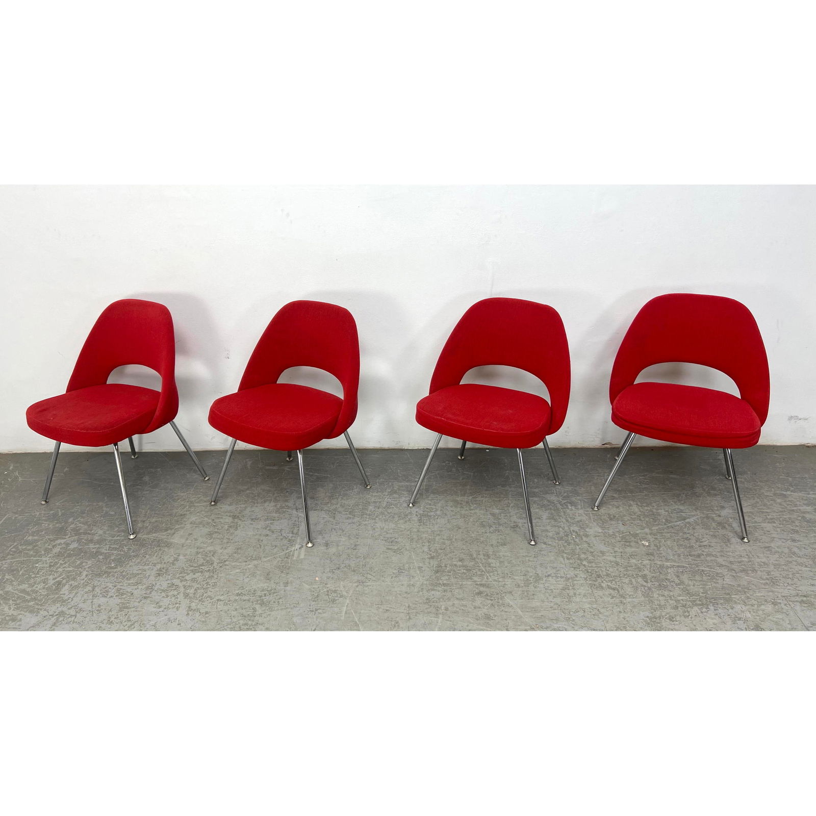 Set 4 Eero Saarinen No. 72 Executive side chairs for Knoll.: Set 4 Eero Saarinen No. 72 Executive side chairs for Knoll. Dimensions: Height: 31 inches, Width: 21.5 inches, Depth: 18 inches. - Seat Height: 18 inches --- - We offer curbside delivery for most item