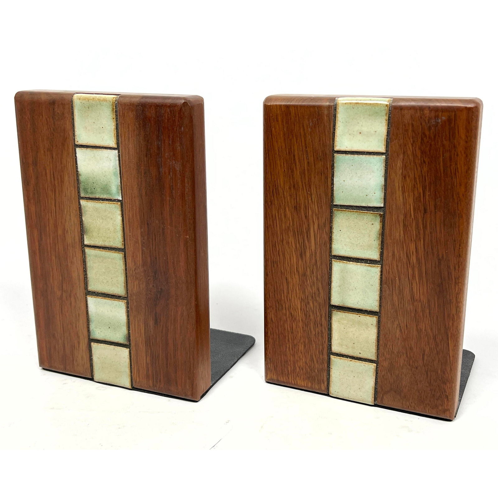 Pair Gordon and Jane MARTZ for MARSHALL STUDIOS book ends. Center panel of tiles.: Pair Gordon and Jane MARTZ for MARSHALL STUDIOS book ends. Center panel of tiles. Dimensions: Height: 7.5 inches, Width: 5 inches, Depth: 4.25 inches. --- US Packing and Shipping charge: In house ship
