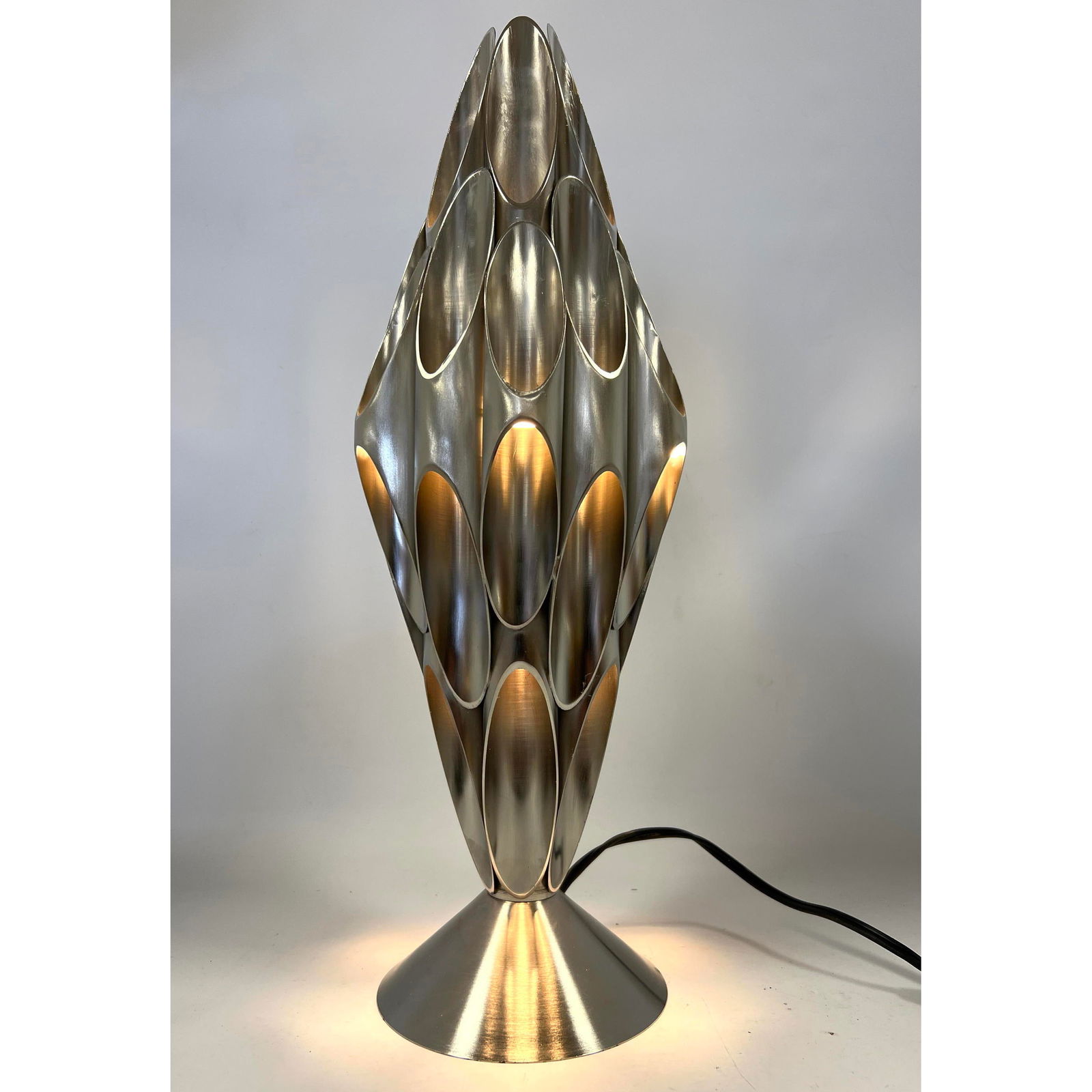 21st Century Design Line Tubular Table Sculpture Lamp in Solid Chrome: 21st Century Design Line Tubular Table Sculpture Lamp in Solid Chrome Dimensions: Height: 21 inches, Width: 8 inches, Depth: 8 inches. --- US Packing and Shipping charge: In house shipping available.