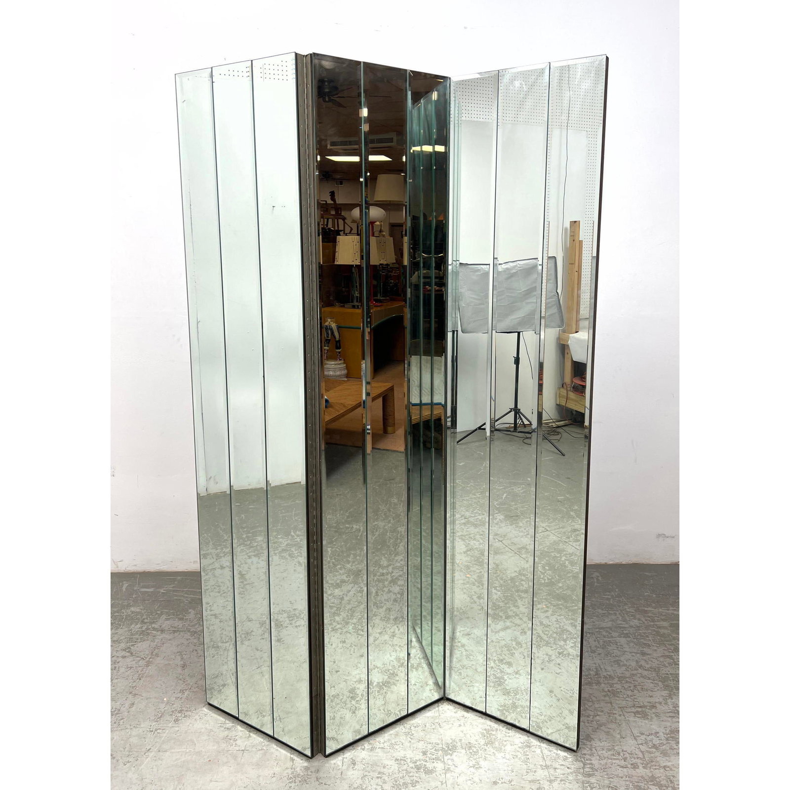 Large Decorator 3 Panel Mirrored Folding Screen. (1 of 14)