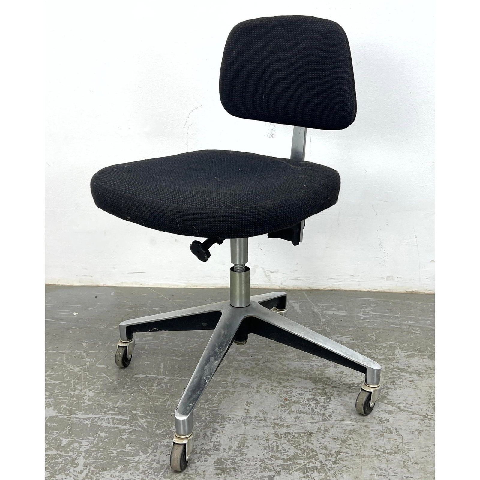 KNOLL Rolling Office Desk Chair. Adjustable. KNOLL Label. (1 of 10)